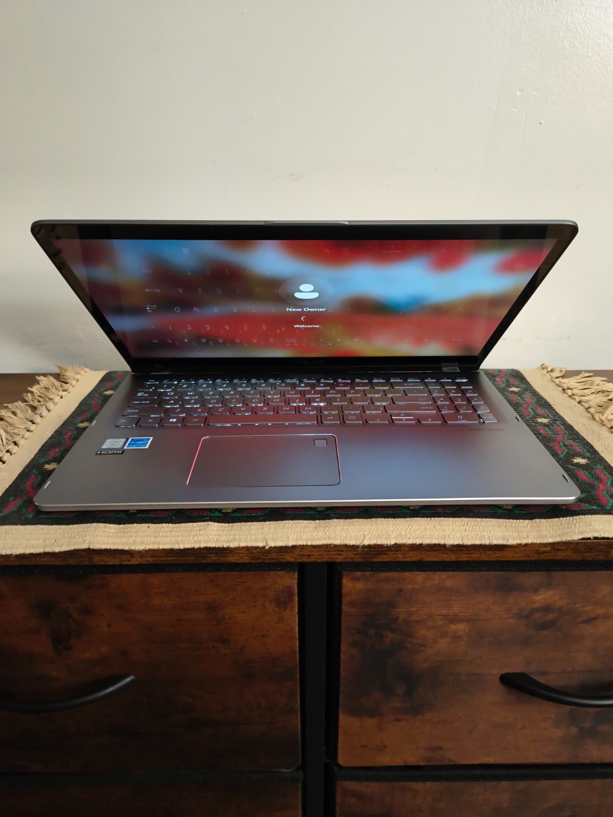 ASUS 15.6″ Q505U TS BKLT Laptop Core i5-8250 16GB 250GB NVMe SSD+1TB HD Wn11Hm
