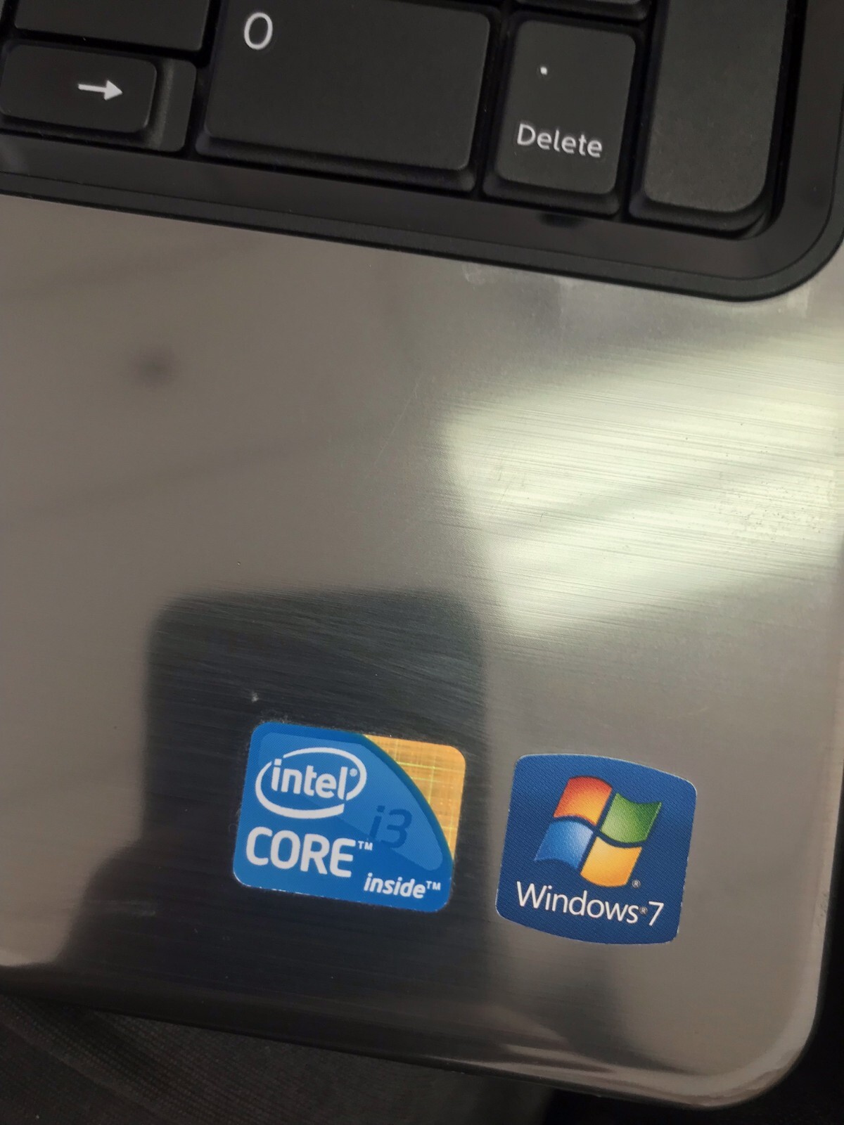 Dell Inspiron 1564 / Intel Core i3 M330 @ 2.13GHz 628KB RAM 320GB HDD