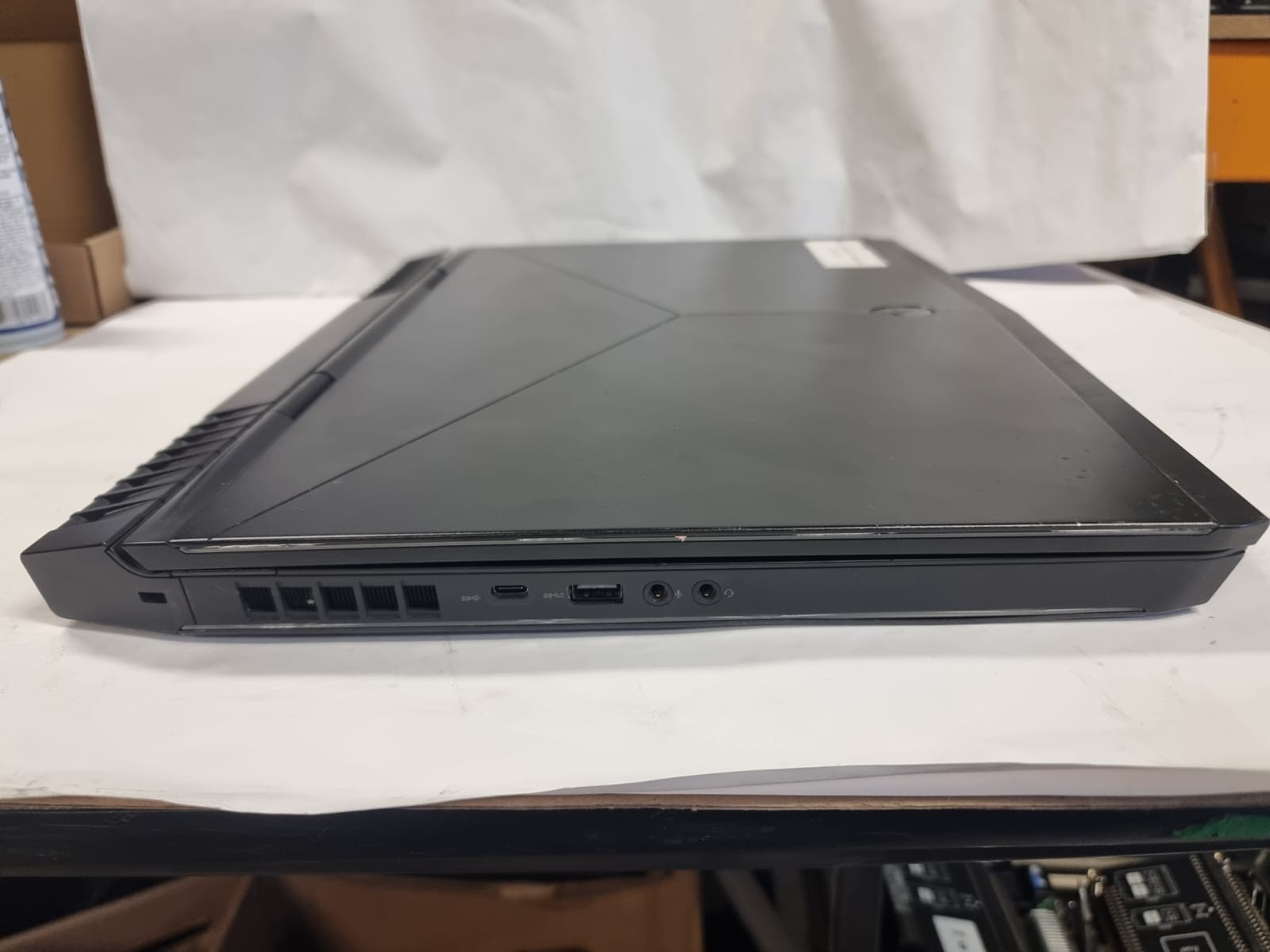 Alienware 17 R5 i7-8750H 16 GB RAM 256GB SSD /GTX 1060 / Fan issue / Read pls