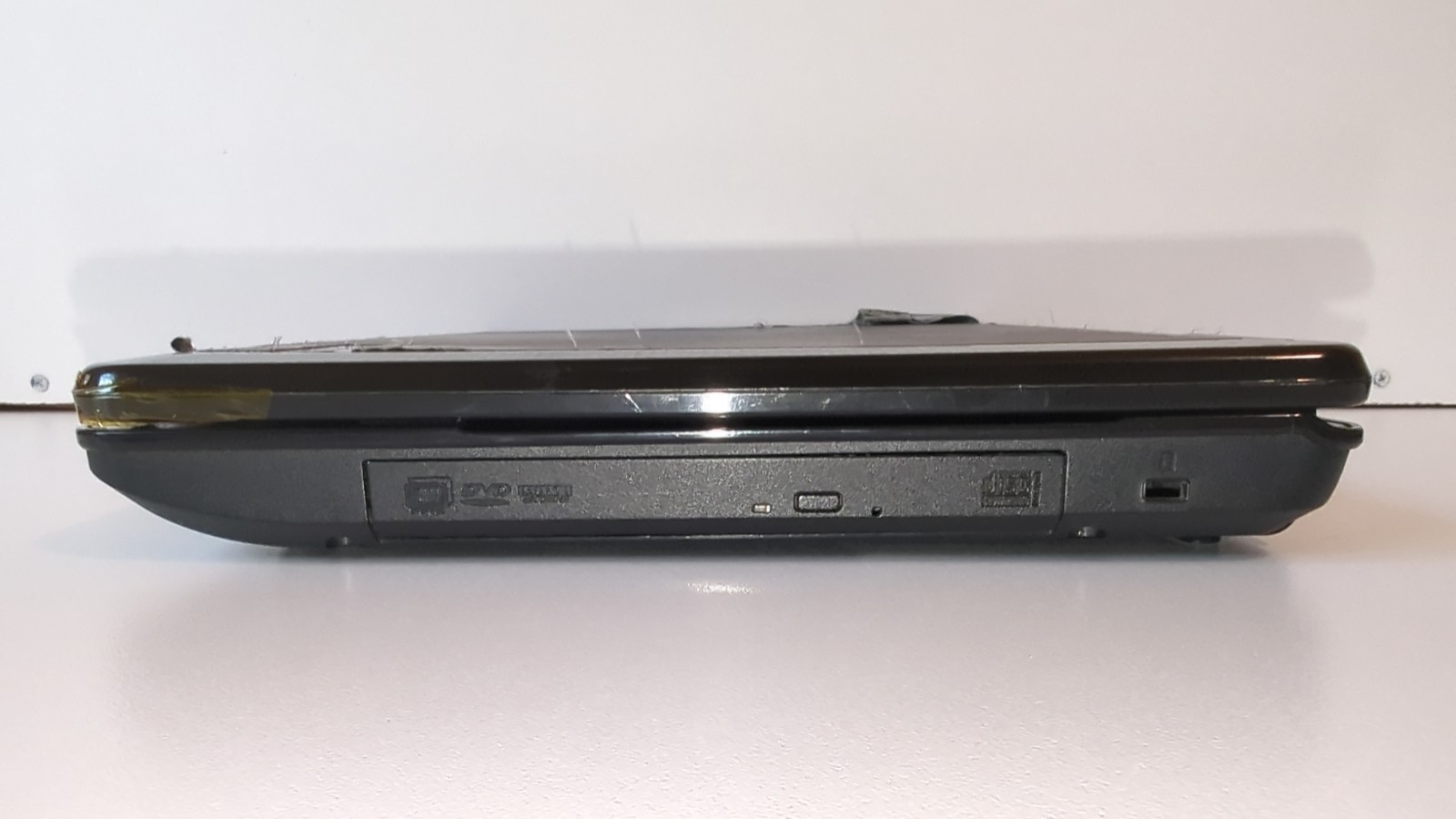 “Constitution” (eMachines E627) Athlon 64 X2 TK-42 4GB RAM 500GB SSHD Q4OS