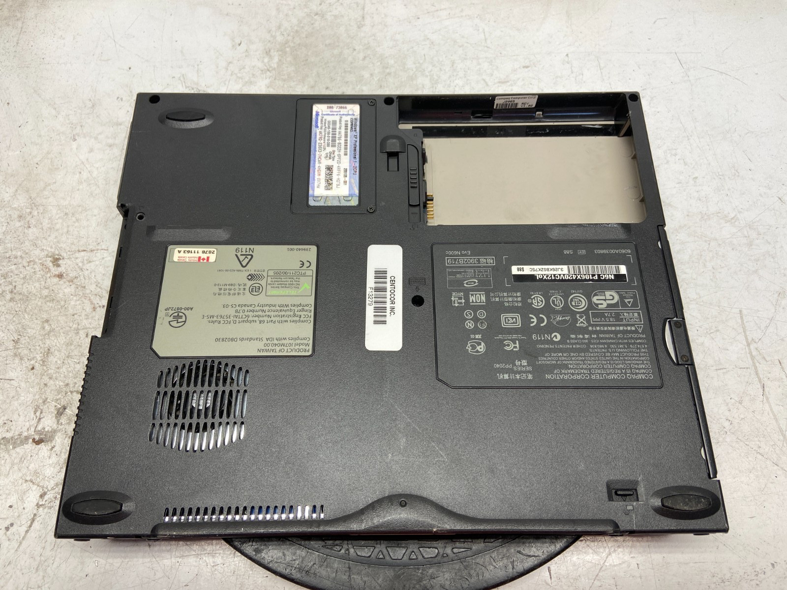 Compaq Evo N600C Intel Pentium III-M 1066MHz 256 MB NO HDD READ