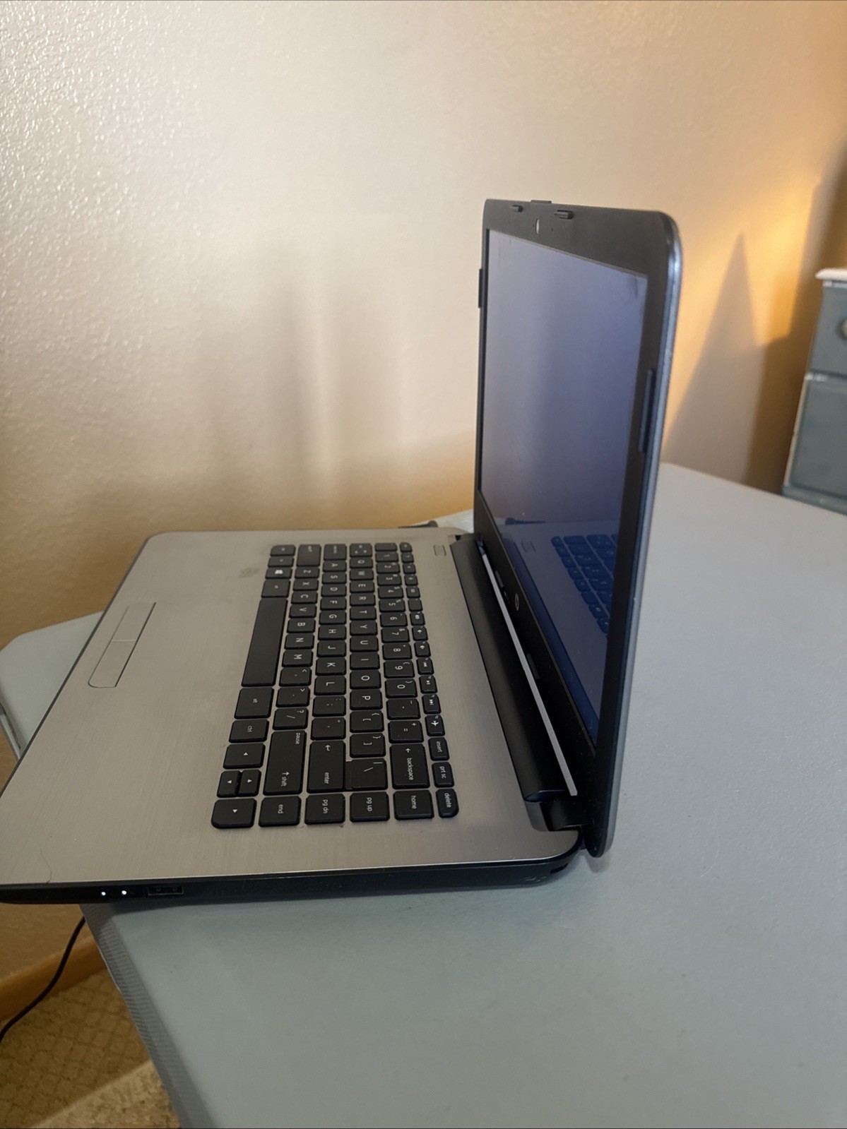 HP 14-an010nr 14″ AMD E2-7110, 32GB eMMC Chromebook w/ Webcam / HDMI NO CHARGER