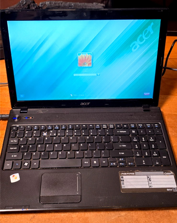 Acer Aspire 5253-BZ893 Laptop For Parts Password Locked Bad Battery No Accessori