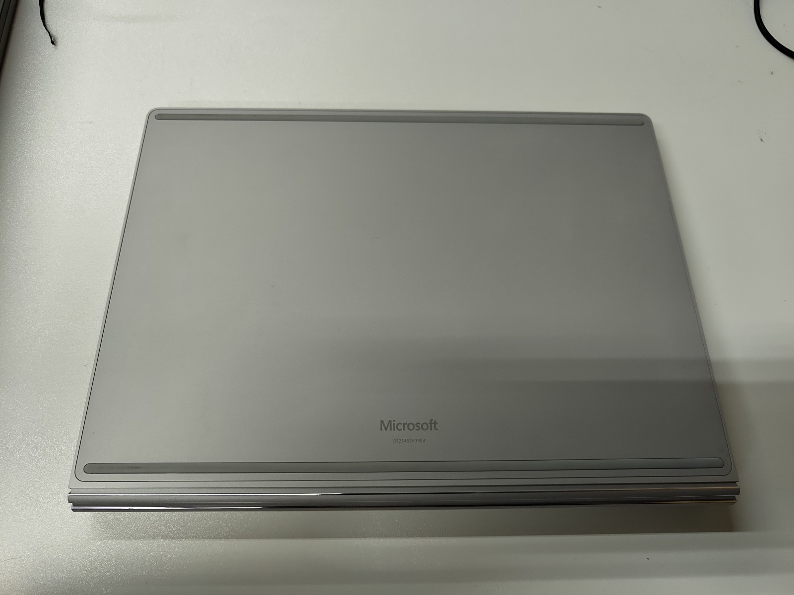 Microsoft Surface Book 1st Generation 13.5″ 128GB, Intel I5, 8GB RAM (FOR PARTS)
