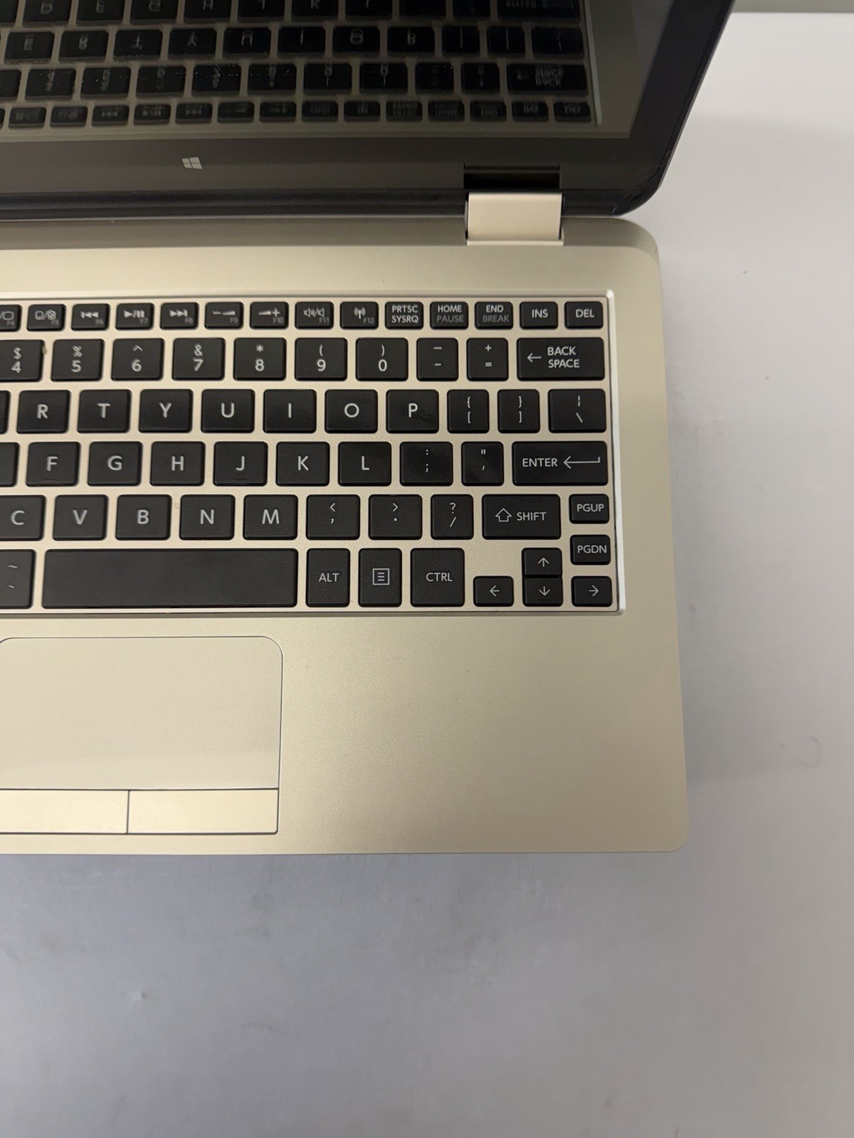 Toshiba Satellite L15W-B1302 Laptop – Good Screen – Intel Celeron N2840-Read Des