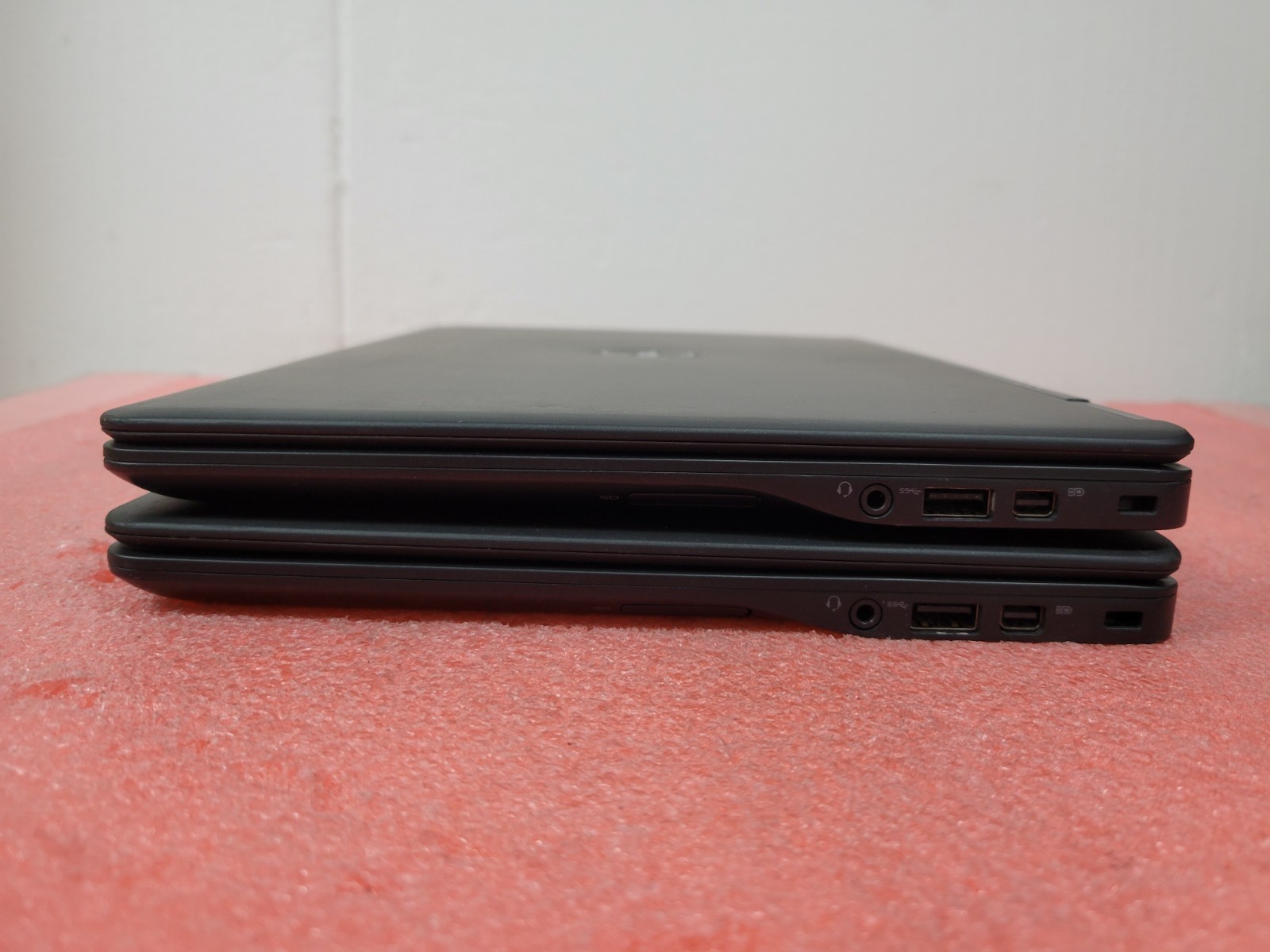 Dell Latitude E7250 i5-5300U@2.3GHz 4GB RAM *NO COVER/SSD/OS/BATT/AS IS* | LP517