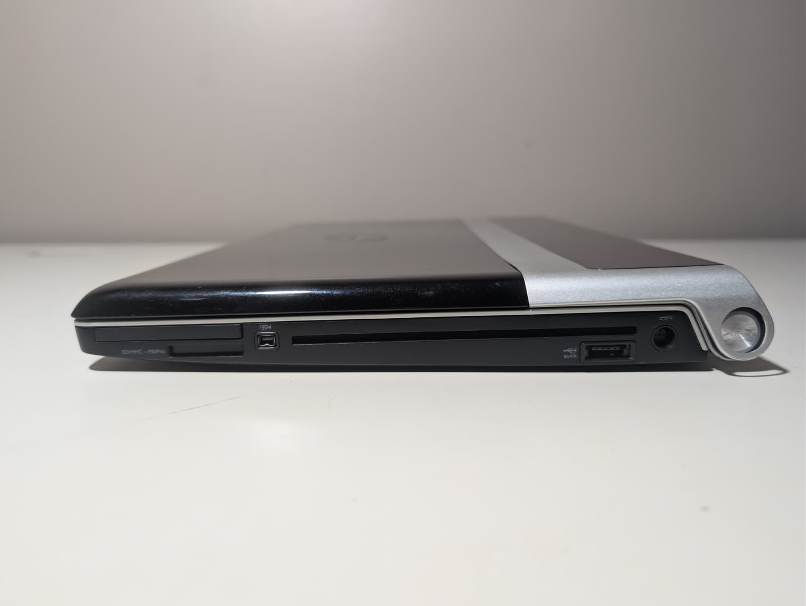 16″ Dell Studio XPS 1640 | C2D P7450 4GB RAM 320GB HD | HD+ AMD Graphics Backlit