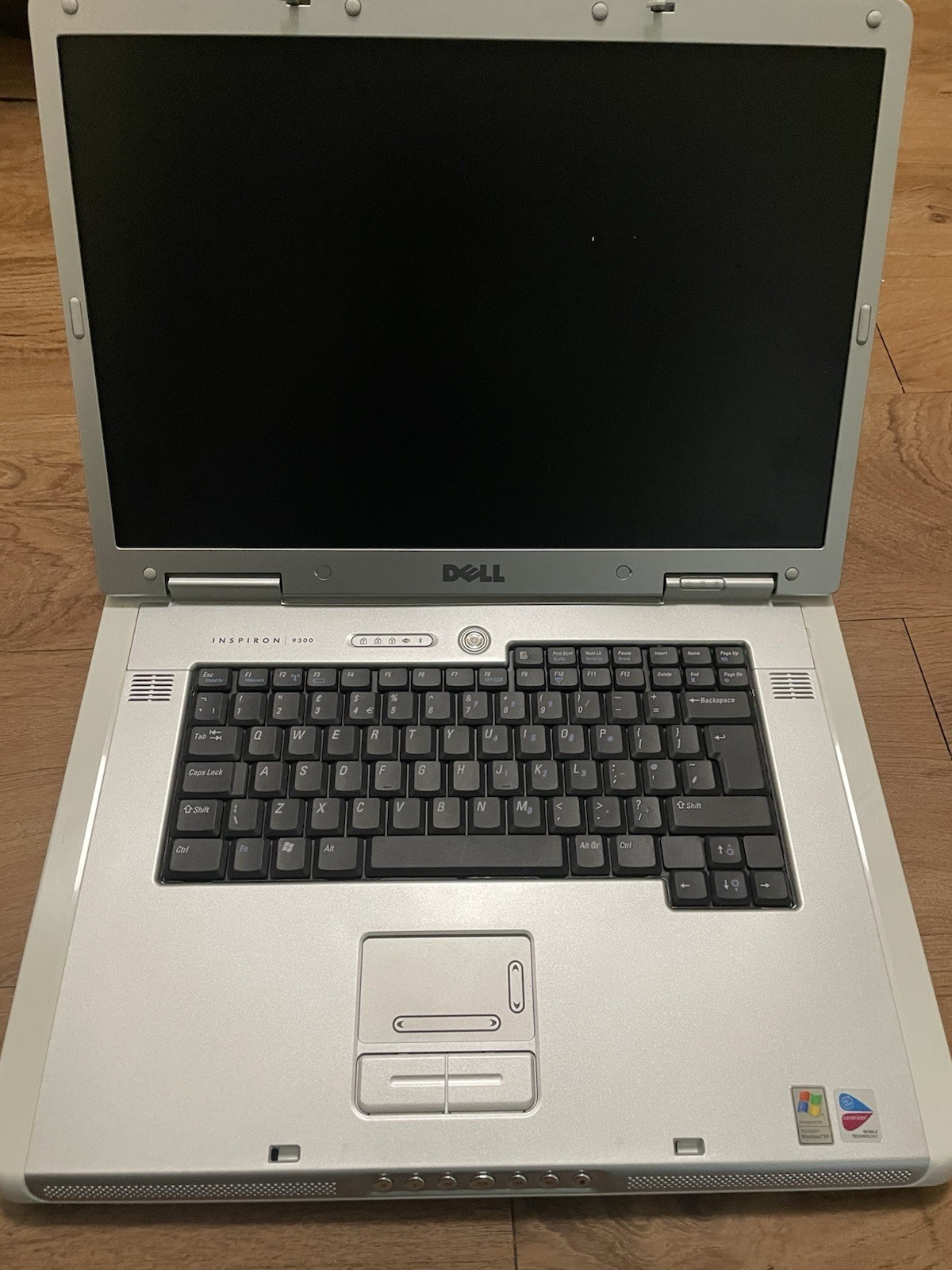 Dell Inspiron 9300 Laptop Linux 18″ PentiumM 1GB + Charger & CarryingCase Wi-Fi