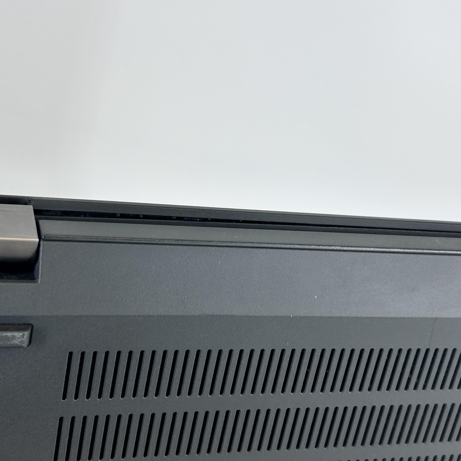 Lenovo ThinkPad P16s Gen 1 FHD+ TOUCH i7-1260P 16GB 512GB SSD T550 – LOOSE HINGE