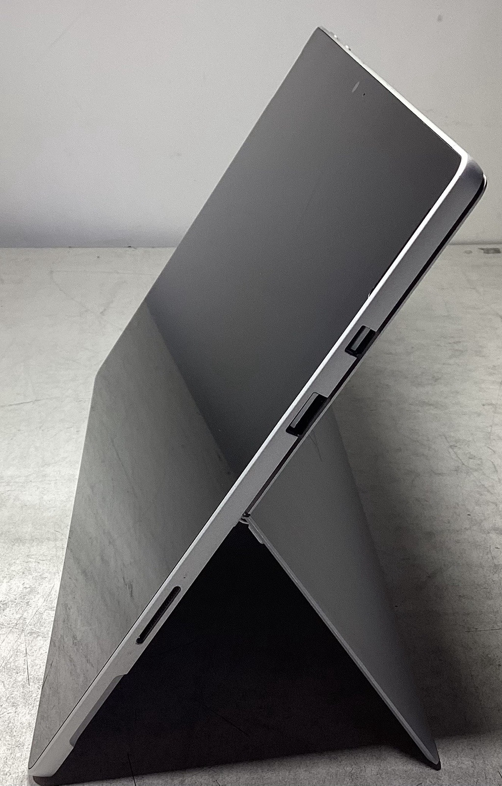 Microsoft Surface Pro 5th Gen Intel Core i5-7300U @ 2.6GHz 8GB RAM 256GB SSD