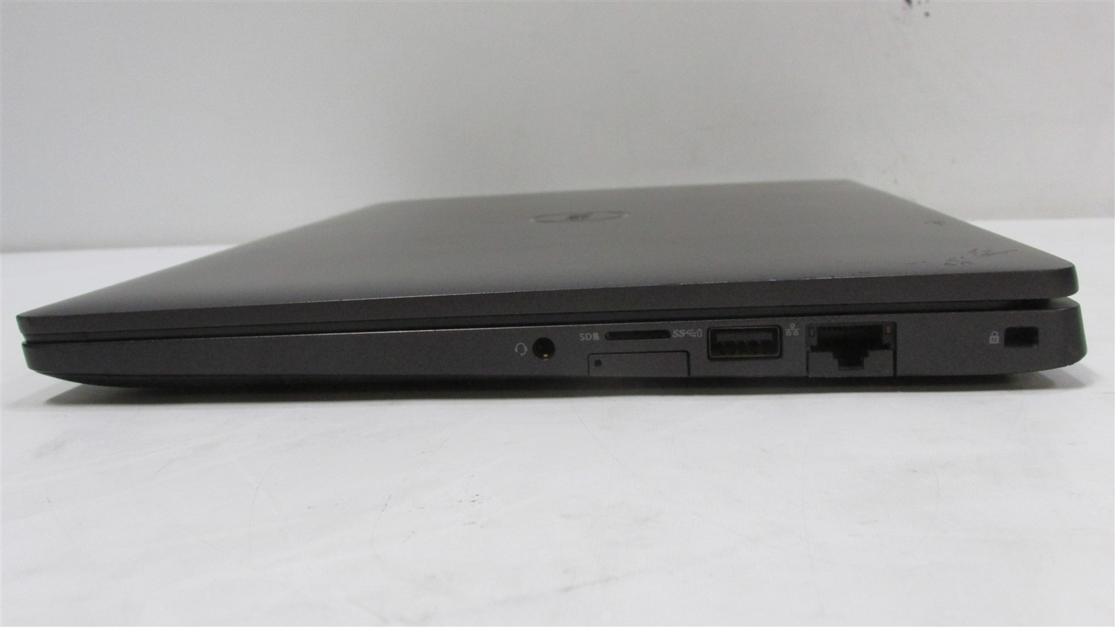 Dell Latitude 5300 i5-8365U 1.6GHz 8GB RAM 256GB NVME 13.3″ Win 11 Pro COSM DMG