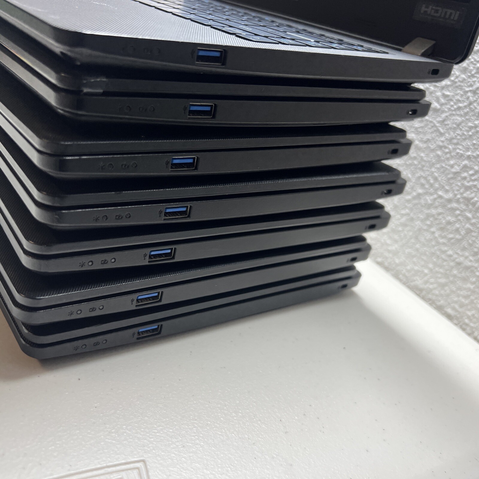 Lot Of 7 Acer TravelMate P214 i5-1135G7 2.40GHz NO RAM NO HDD .BROKEN
