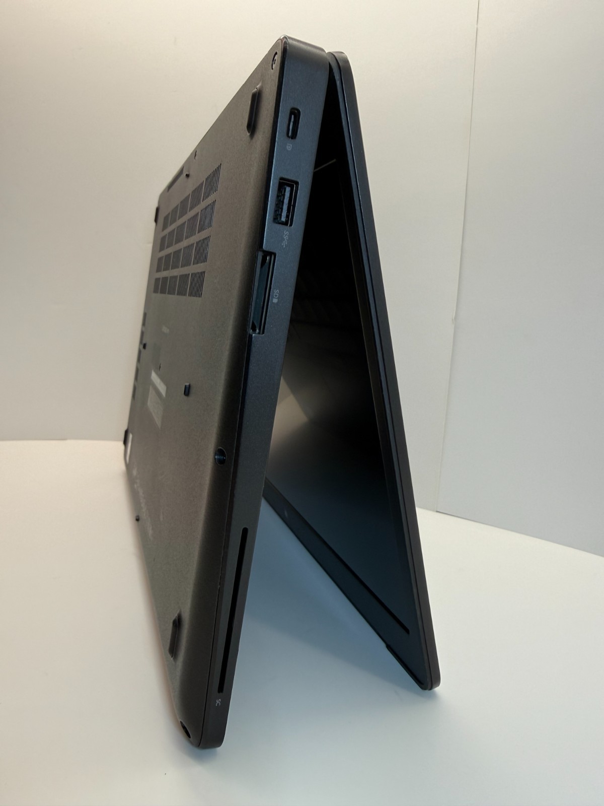 Dell Latitude 5490 14” FHD i5-8350U 8th Gen 8GB 256GB M.2 SSD Win 11 Pro W/AC