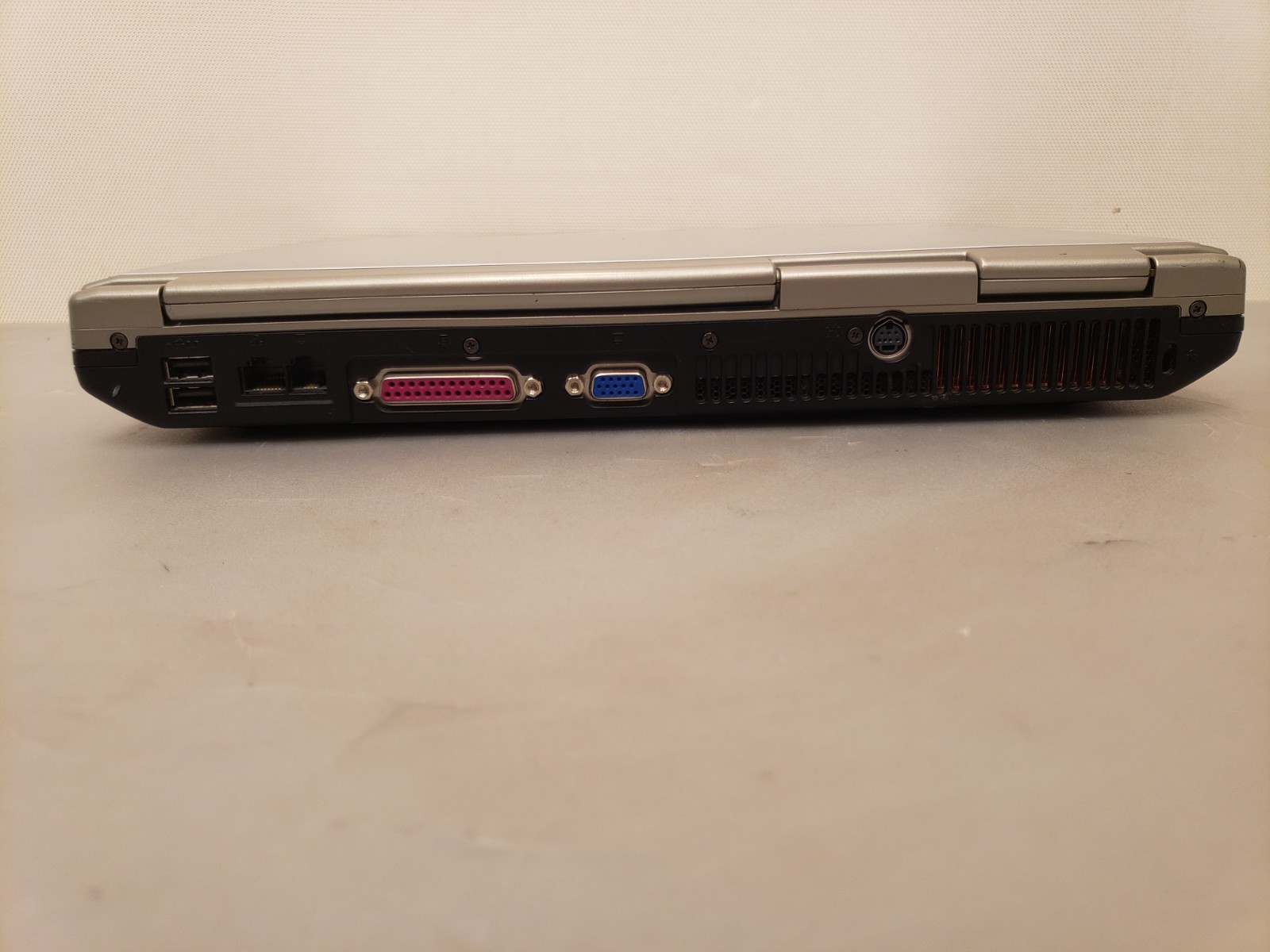 Vintage Asus Spartan A2500H Pentium 4, 2.66 15″ Notebook Laptop 512MB 30GB WinXP