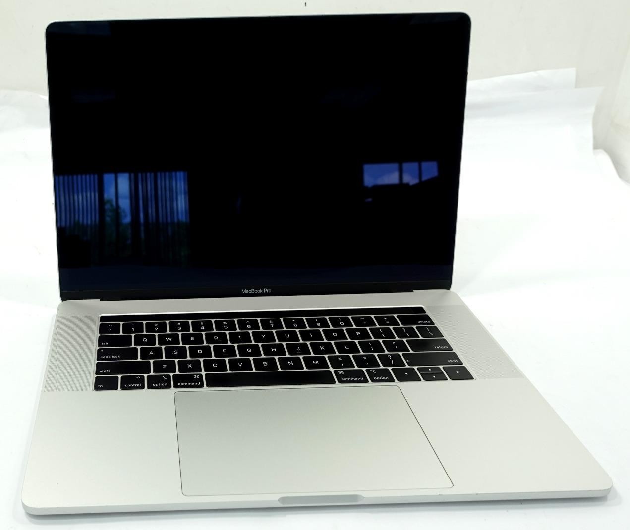 Apple MacBook Pro 2018 A1990 15.4″ Retina i7-8750H 32GB 512GB SSD Laptop