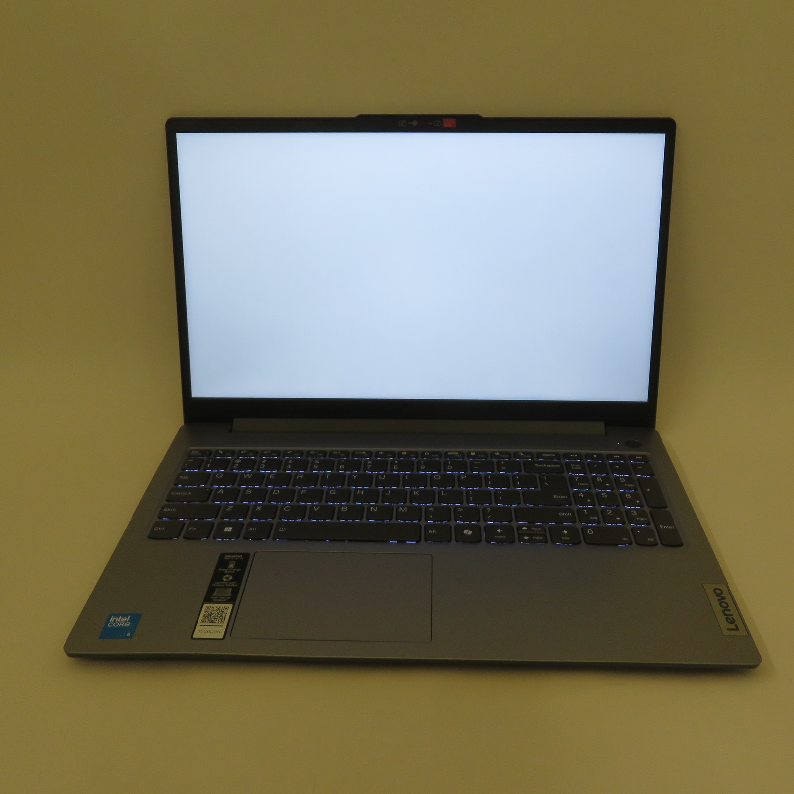 Lenovo IdeaPad Slim 3 15IRU9 CORE 5 120U 1.4GHz 8GB RAM 256GB Windows 11