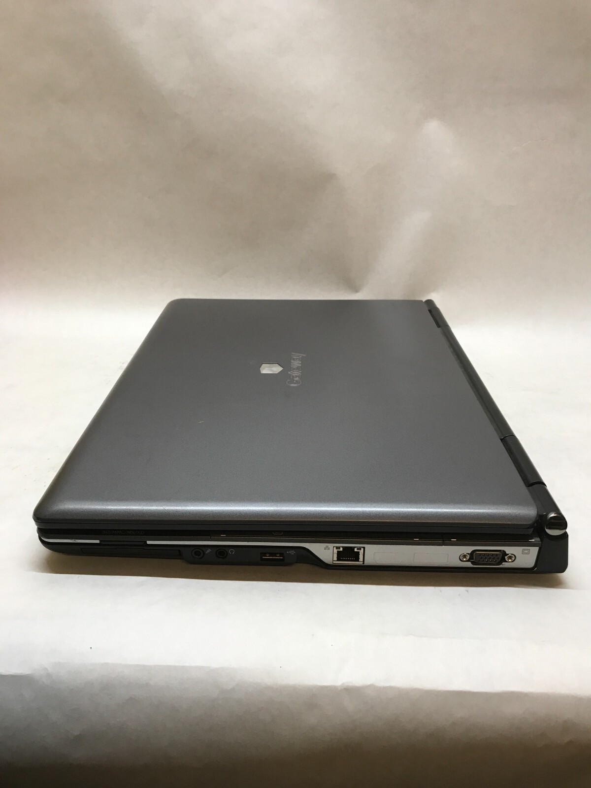 Gateway P-6301 17″ Intel Pentium T2310 1.46GHz 1GB RAM NO HDD/OS No Battery – DW