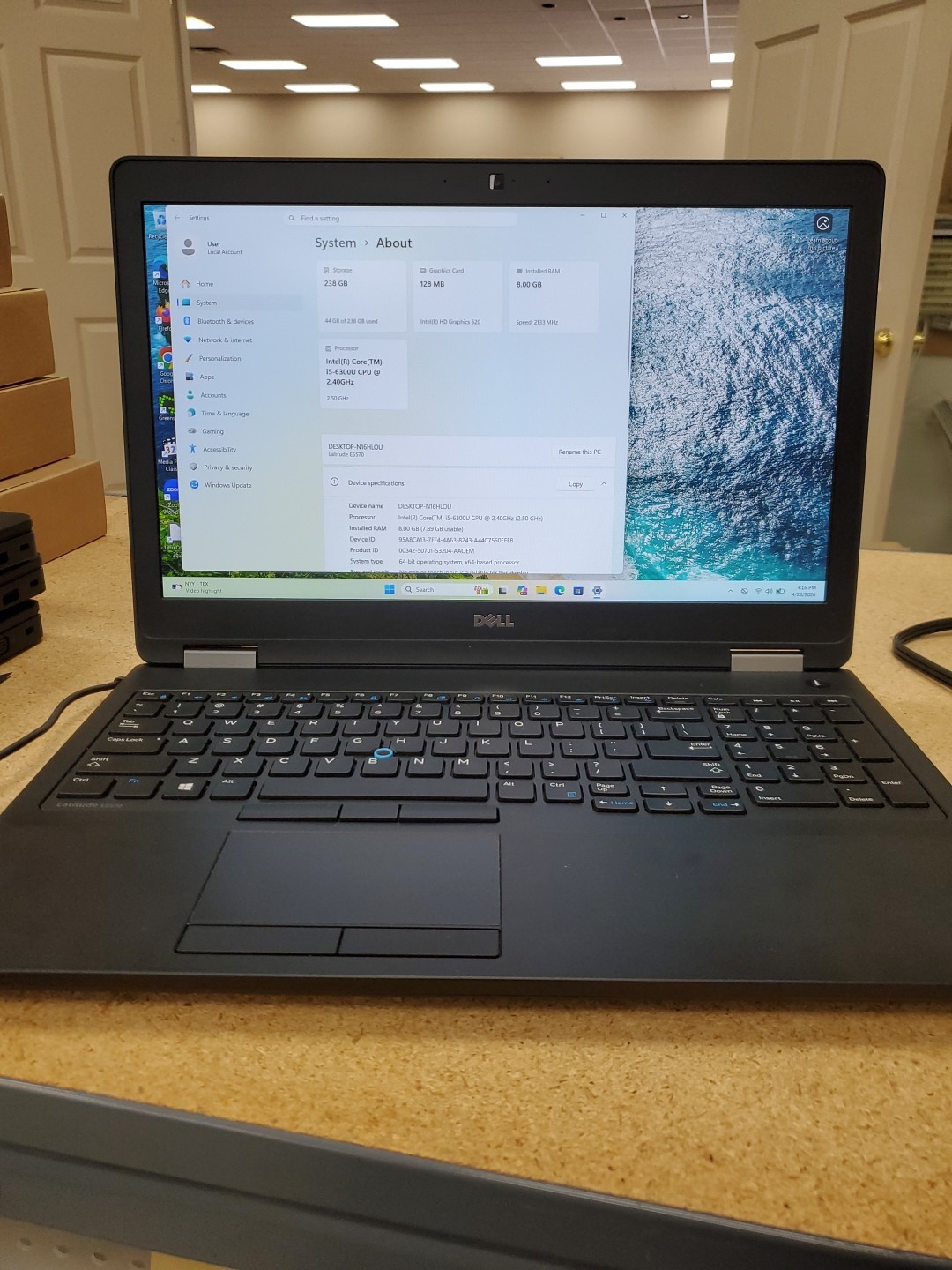 Dell Latitude E5570 15.6″ (500g SSD, Intel Core i5 6th Gen., 8GB) 042026-4