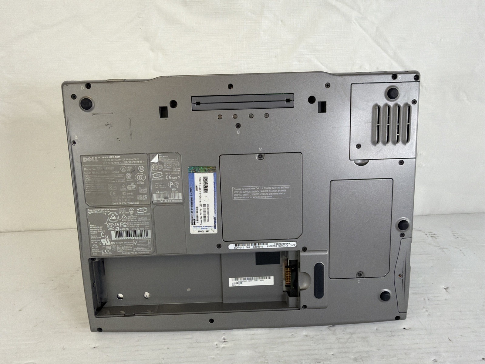 DELL INSPIRON 8600 Boot Pentium M 1 GB Geforce FX 5200 NO HDD/OS/ Batt – READ