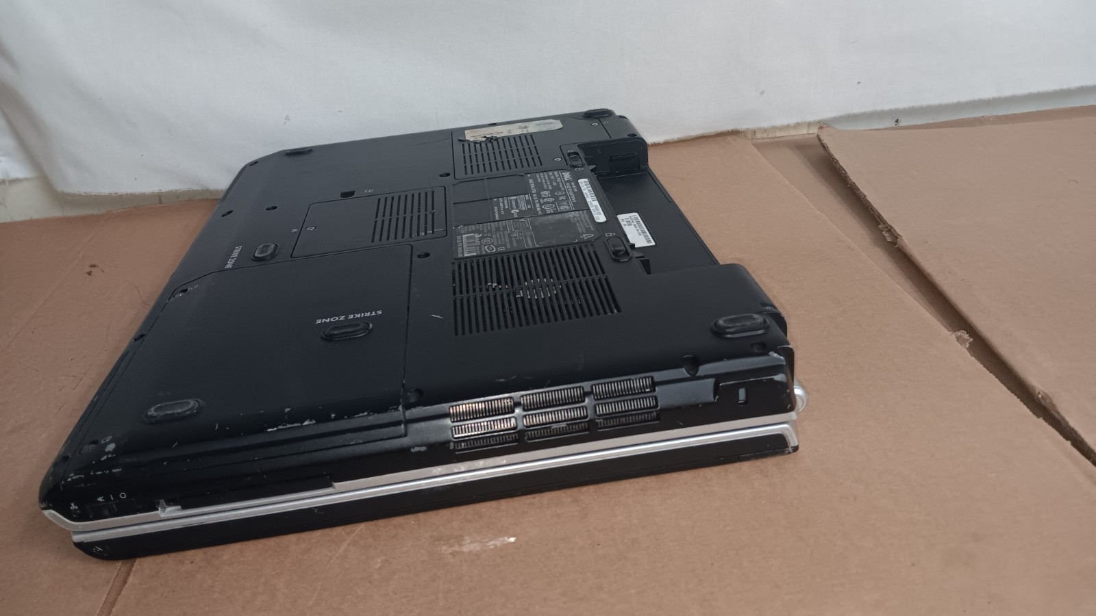 17″ Dell Inspiron 1720 laptop 1.80 GHz 17″ LCD Screen NVIDIA GeForce 8400M GS