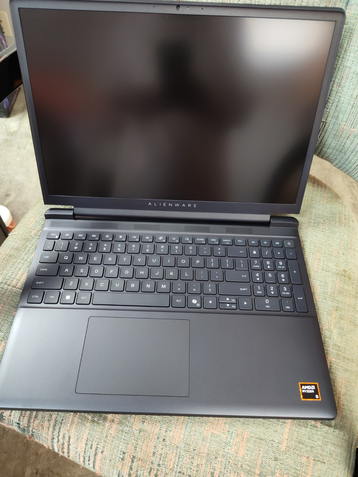 Alienware 15.3″ WUXGA 165Hz Gaming AMD Ryzen 5 220 RTX 4050 GDDR6 16GB 512GB SSD