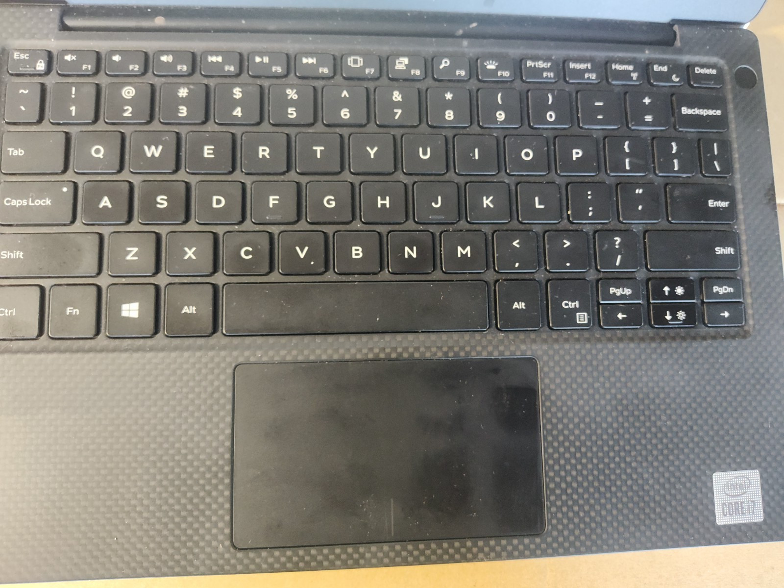 Dell XPS 13 7390 13.3″, i7-10710U – 16GB DDR4 256GB SSD