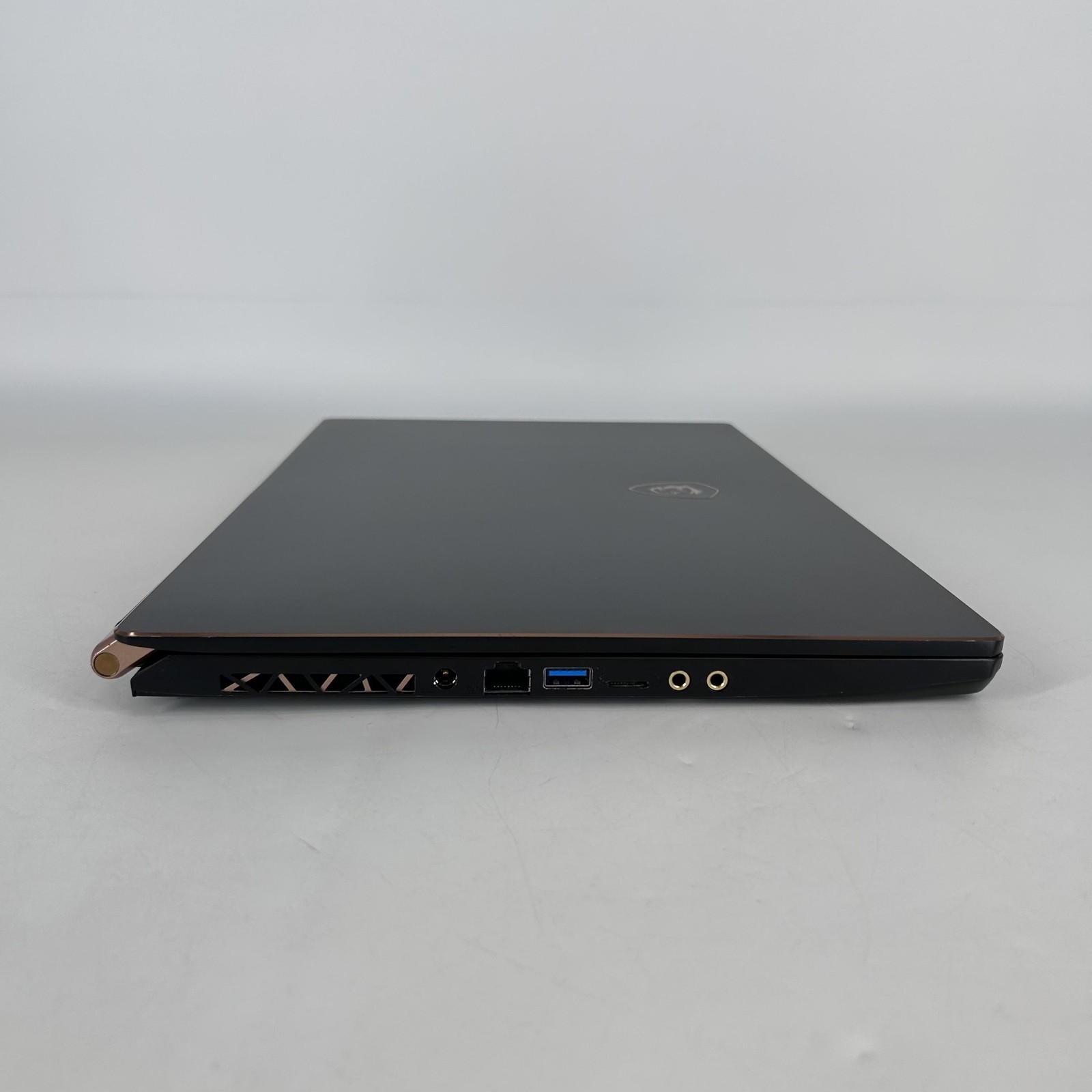 MSI Stealth GS75 17 FHD i7-9750H 2.60GHz 16GB 1TB SSD RTX 2070 Max-Q BENT FRAME
