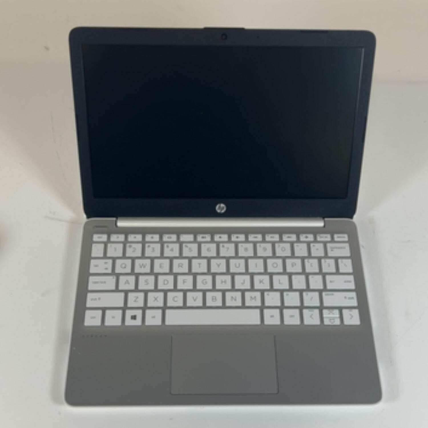 HP Stream 11-AK0035NR 11.6″ Celeron N4020 1.1GHz 4GB RAM 32GB SD