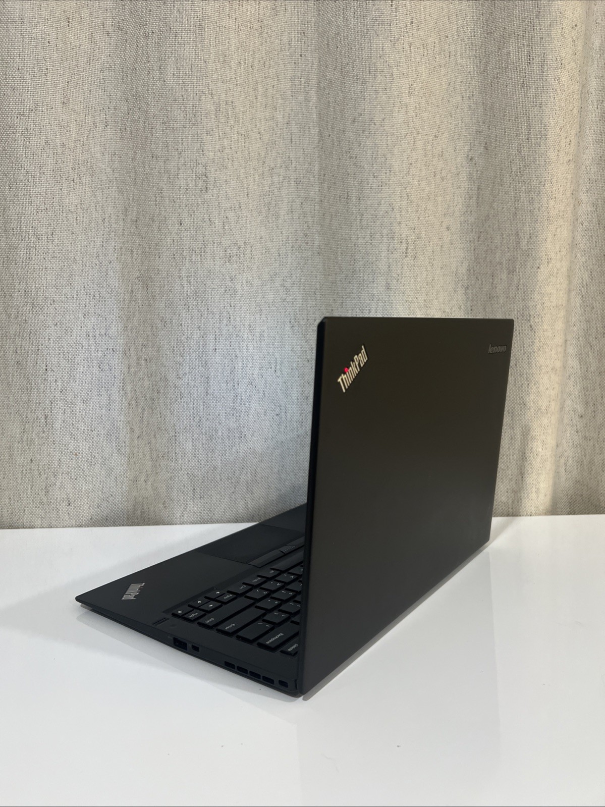 Lenovo X1 Carbon Gen 3 Laptop – i7/8gb/256gb – Good For: School/Work