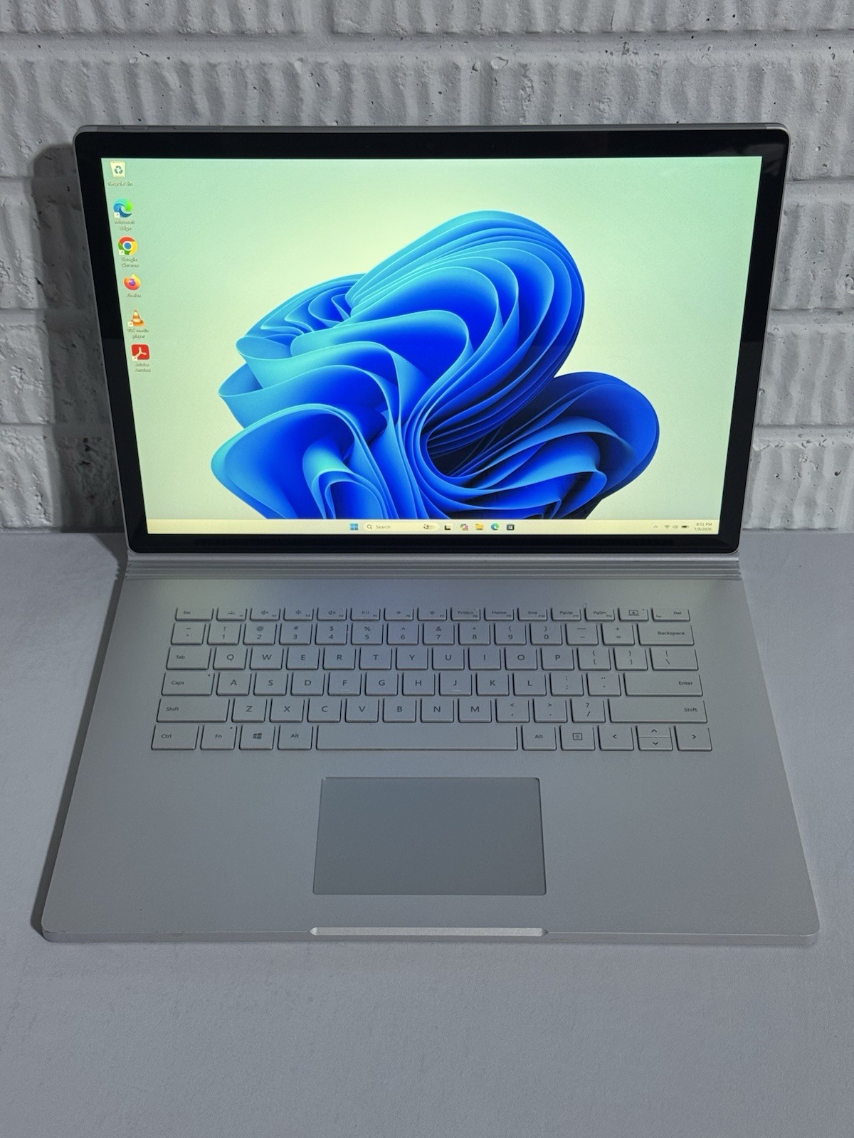 Microsoft Surface Book 3 1899 TOUCHSCREEN Intel i7 10th, 1tb, 32GB Laptop ONLY!