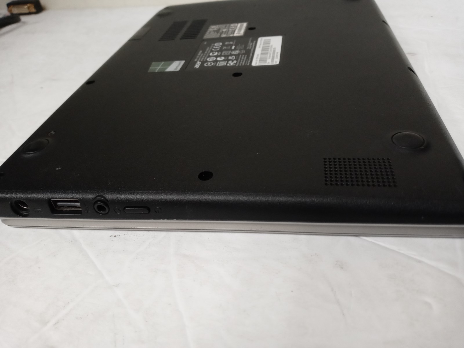 Acer Aspire V5 11″ Notebook V5-122P-0408 AMD A4-1250 1.0GHz 4GB RAM *READ DESCR*