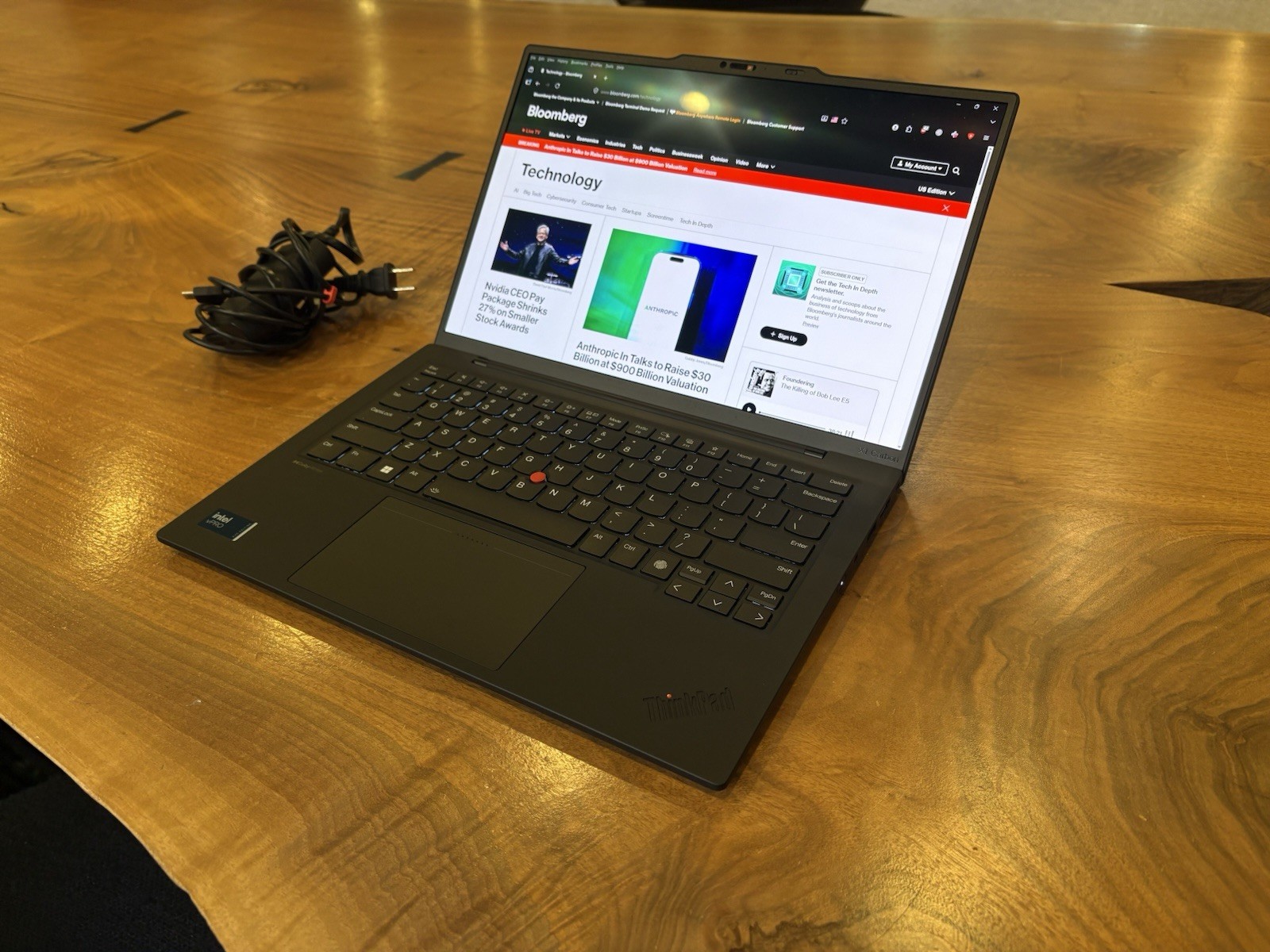 Lenovo ThinkPad X1 Carbon Gen 12 2.8K OLED Touch Ultra 7 165U 64GB 1TB Laptop