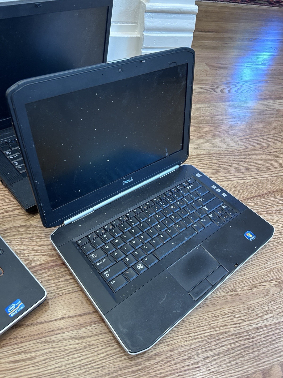 Lot Of 4 Dell Laptops Dell Vostro 3750 Screen 17″ i5-2410M Untested Read