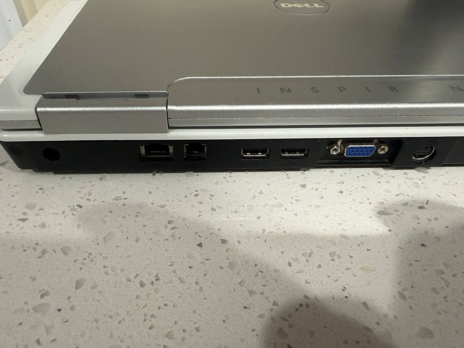 Dell Inspiron 6400 Laptop Intel Centrino 15.4″ Windows XP Media Center Wi-Fi DVD