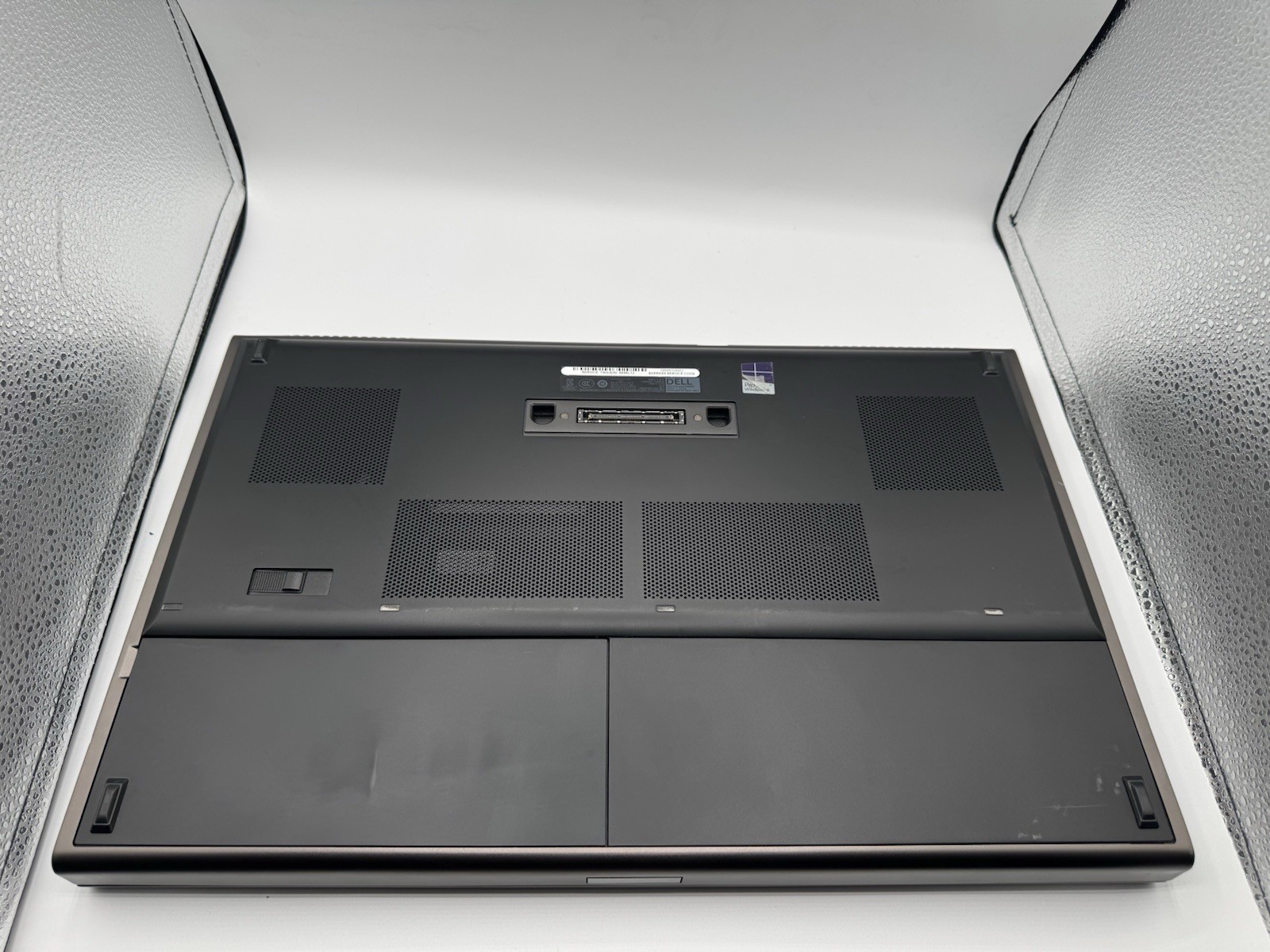 Dell Precision M6800 17.3″ Core i5 4200M 8GB 512GB AMD M6100 Laptop – Good