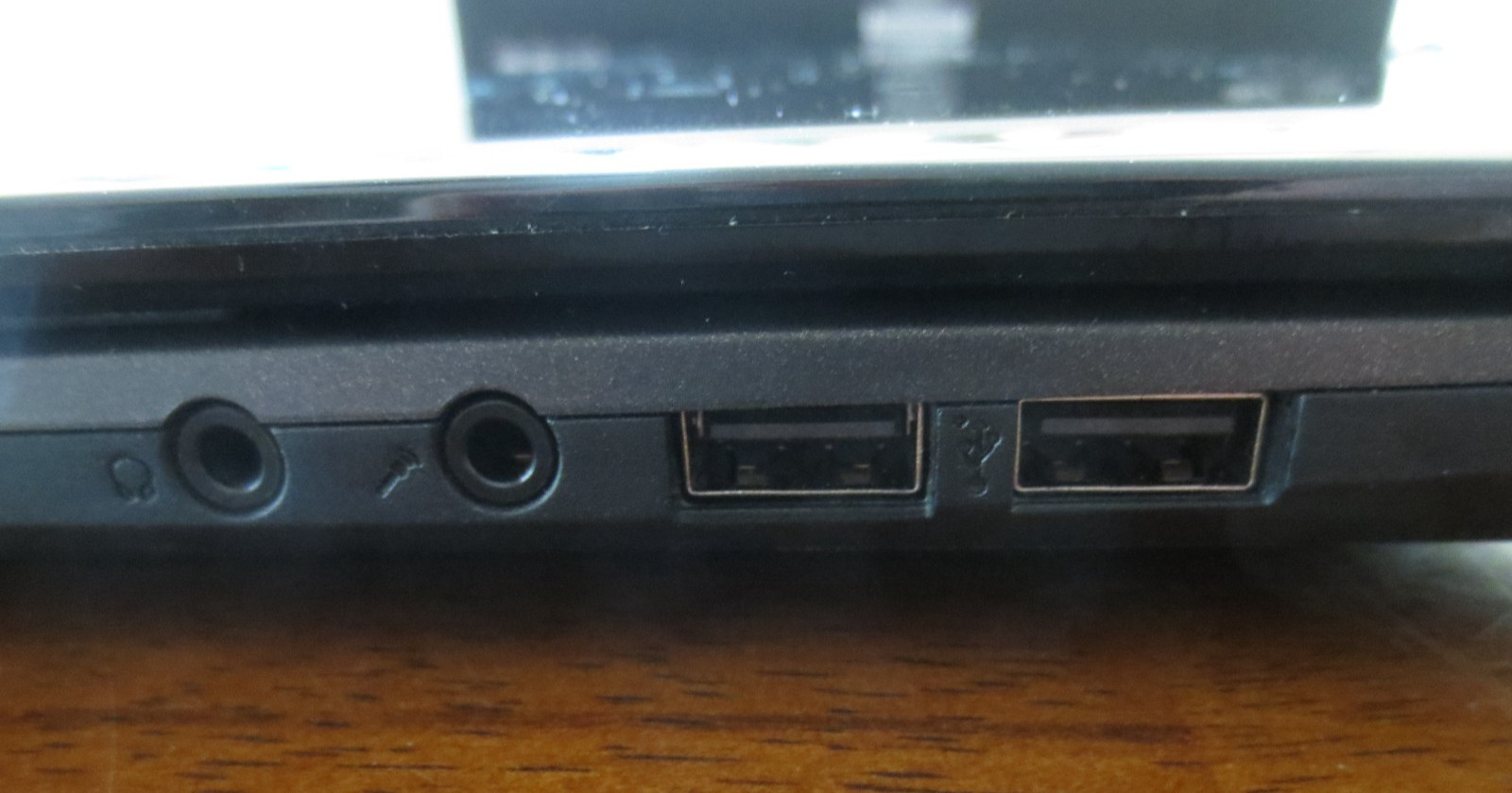 Acer-Aspire One 722-BZ848 500GB HDD with Charger and Box 11.6″ HD LED LCD