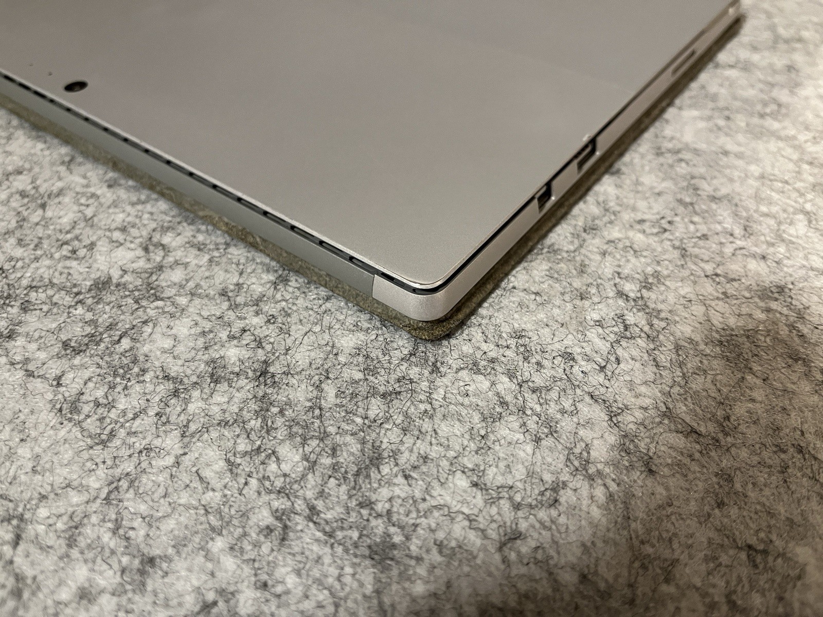 Microsoft Surface Pro 6 i5-8350U @ 1.70GHz 8GB 256GB SSD Touch screen W-11 P