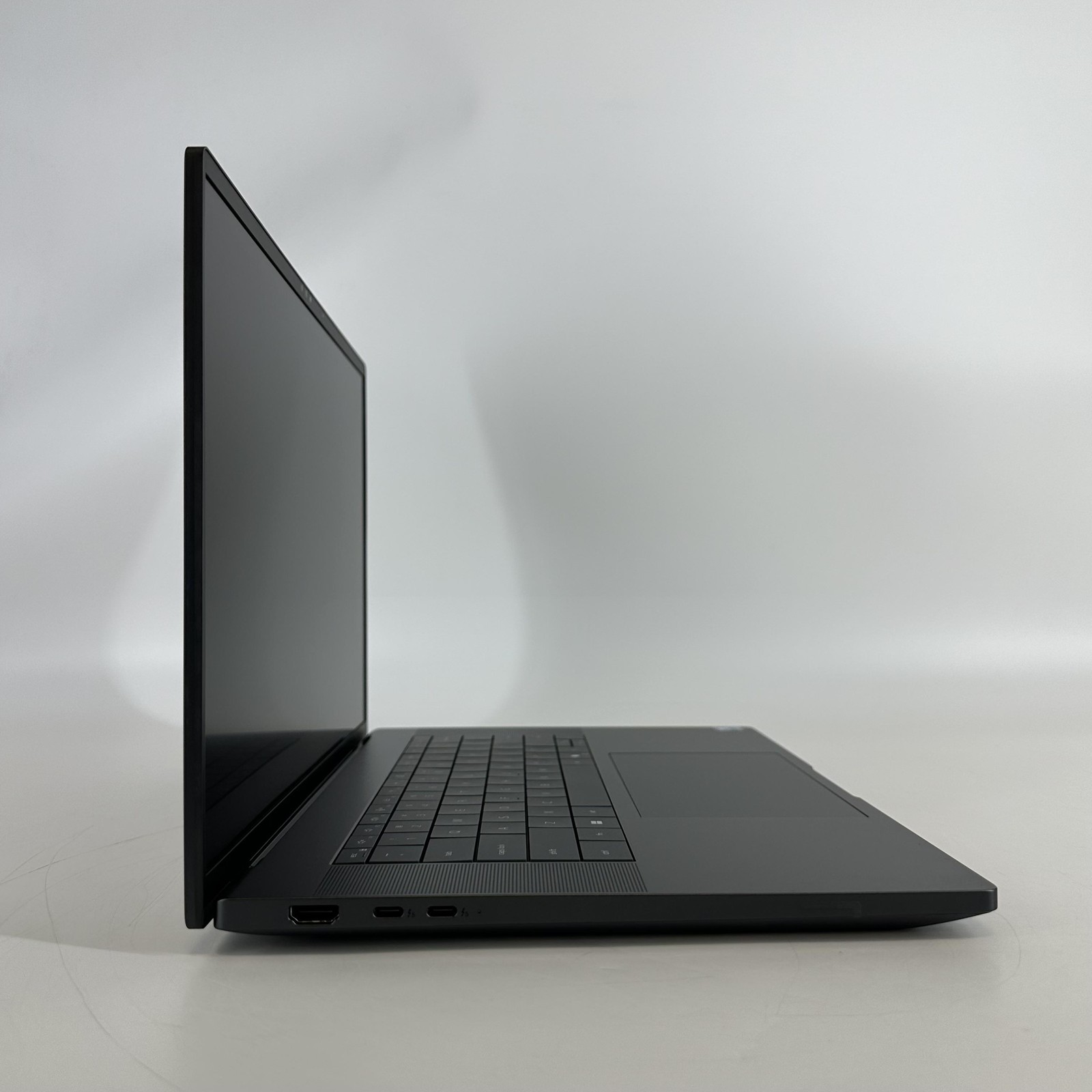 Dell Pro Max 16 Premium MA16250 FHD+ Ultra 9 285H 64GB 1TB SSD RTX PRO 3000