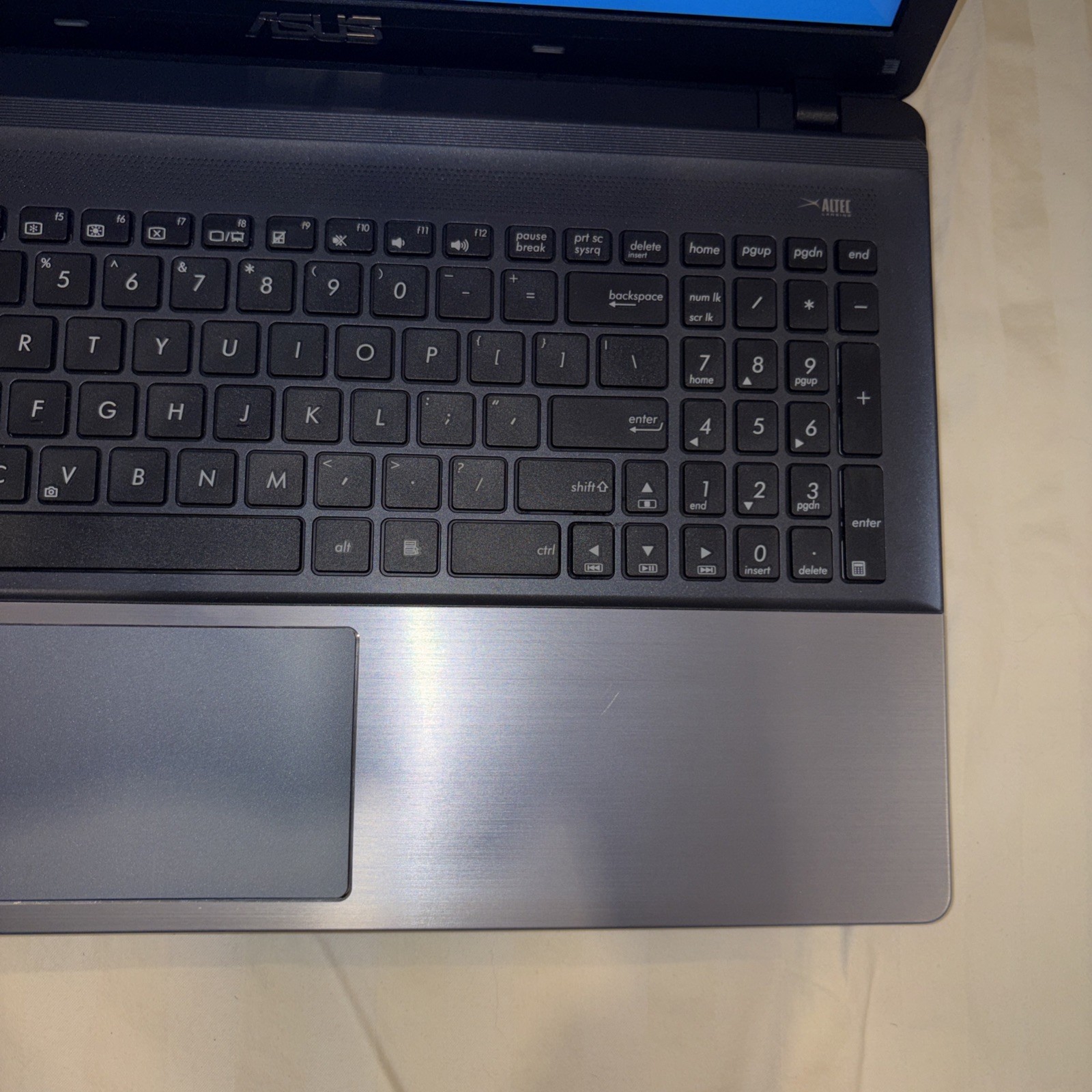 Asus U57A Laptop Intel Core i5 2450M 2.5GHz 6GB RAM 750GB HDD Win 10 Home