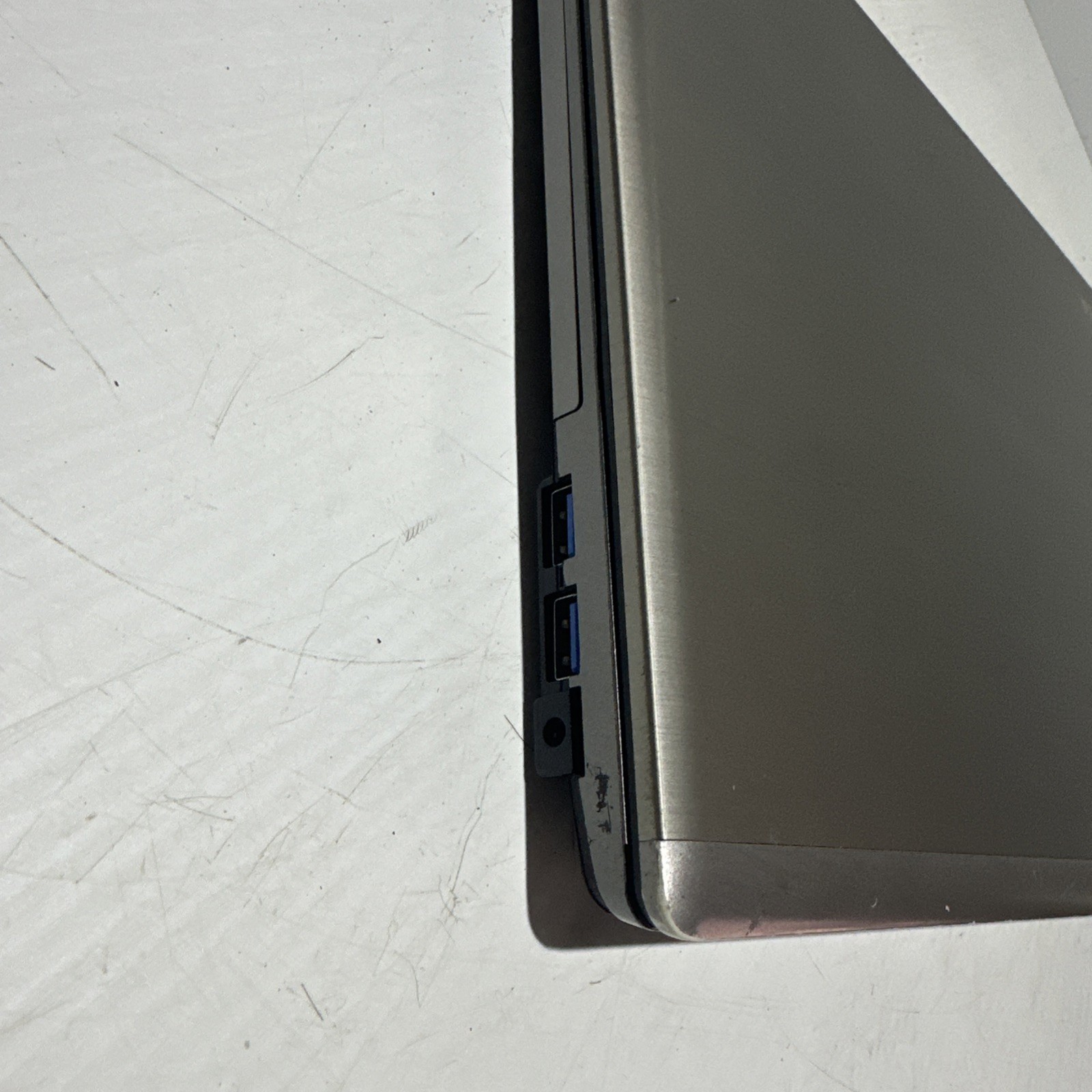 Toshiba Tecra Z50-C 15″ Laptop i7-6600u 4gb Ram No Drives Boots Bios