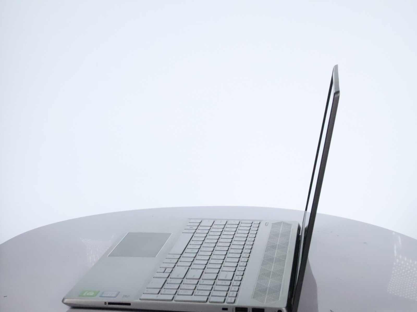 HP 15-CS2071NR Core i7-8565U 8GB RAM 256GB SSD Geforce MX250 W11P w/ 65W Adapter