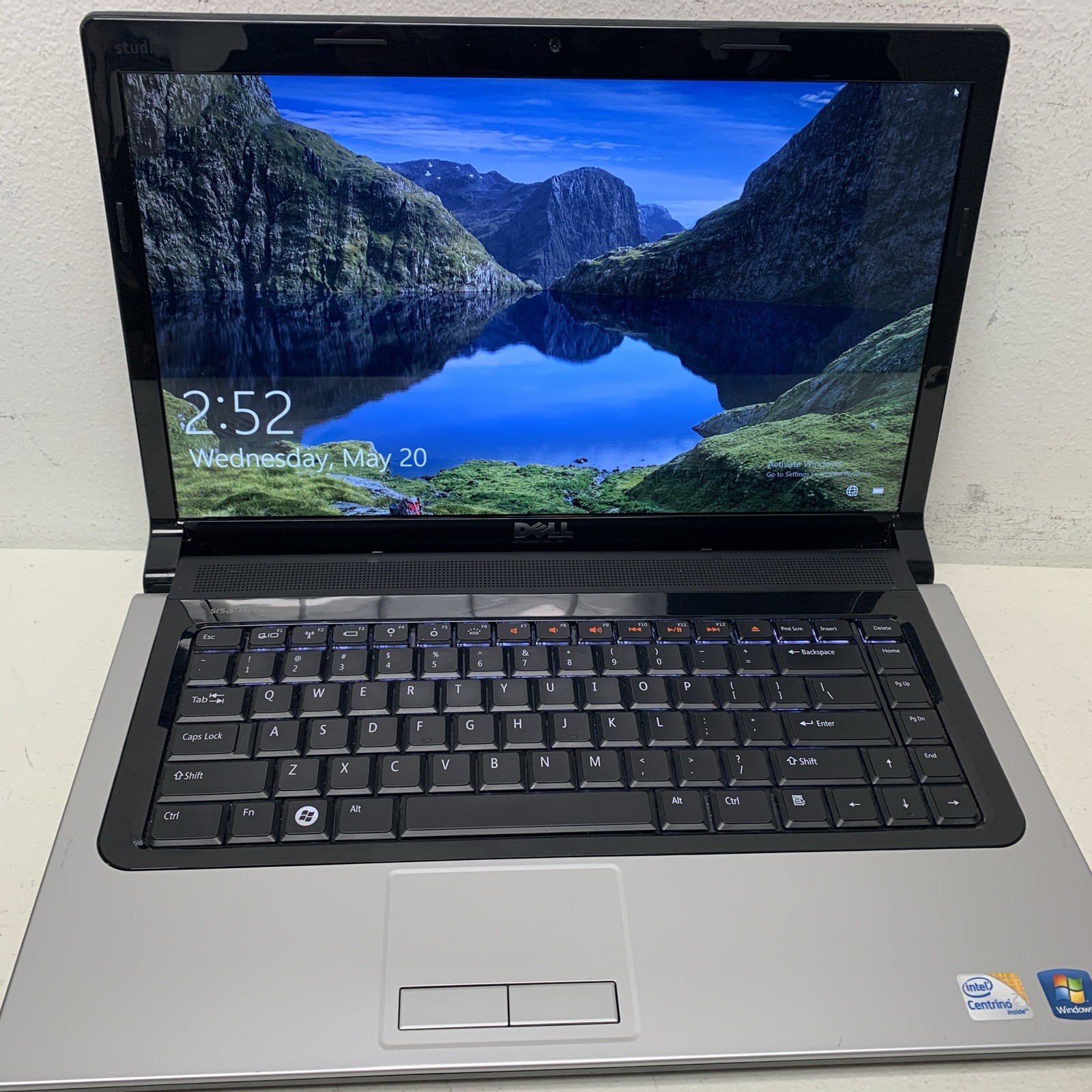 Dell Studio 1555 15.6″ 2duo P7450 2.13 GHz 4GB Ram 128 Gb SSD Wind 10 Home Read