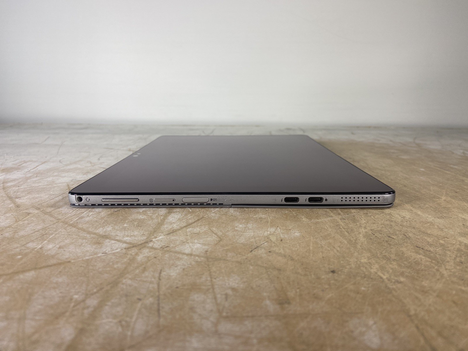 DELL LATITUDE 7200 2-IN-1 i5-8365U @ 1.60GHZ, 8GB RAM, NO HDD/OS – (FOR PARTS)