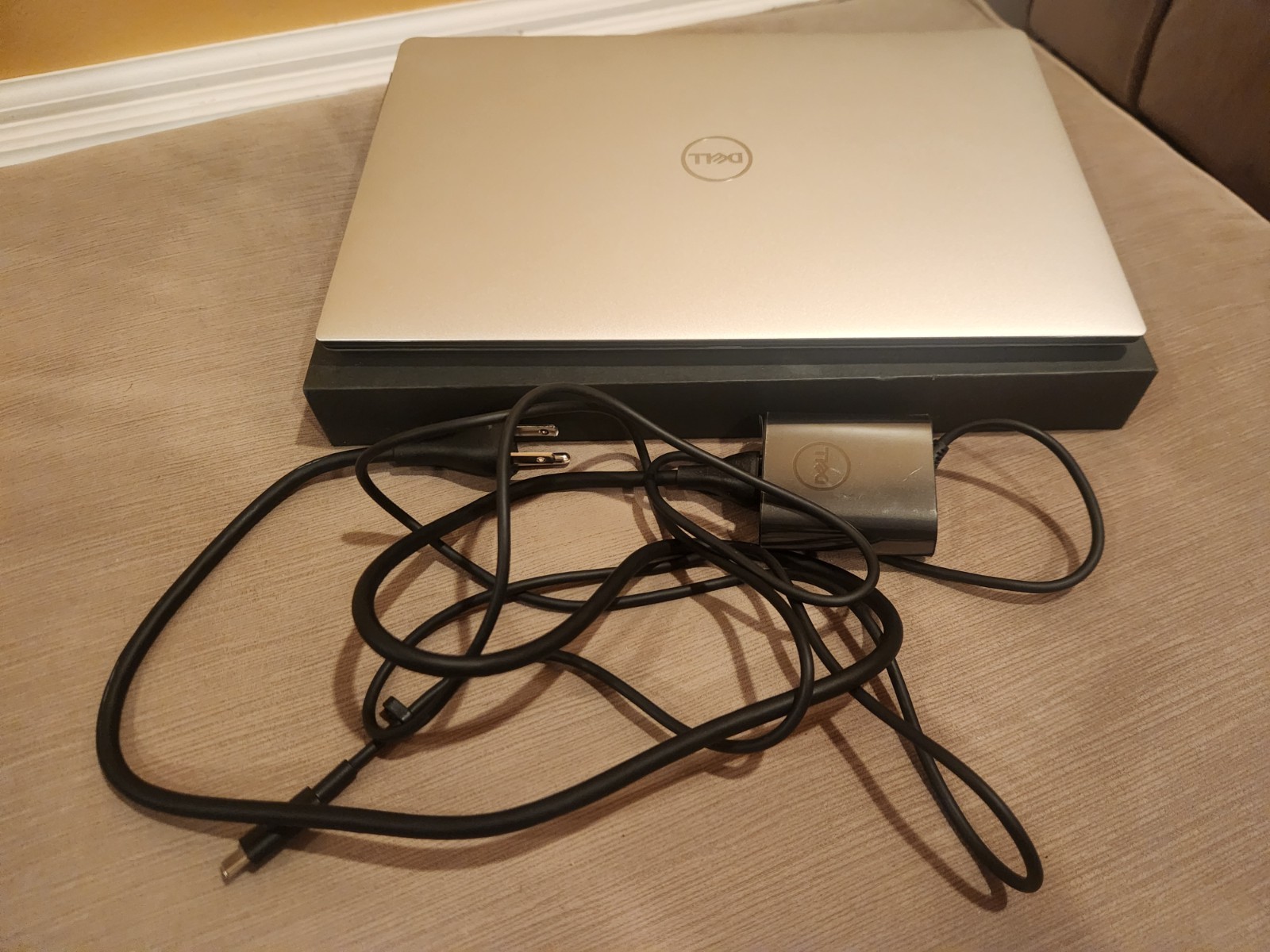 Dell XPS 13 7390 i7-10710U CPU @ 1.10GHz 8GB RAM 256GB SSD