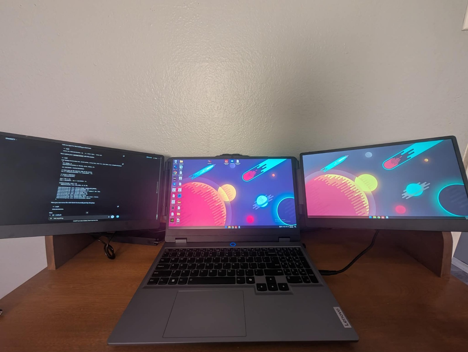 Lenovo LOQ 15ARP9 – RTX 4050 – 32GB RAM – 512 SSD – 14″ Triple Screen Extender