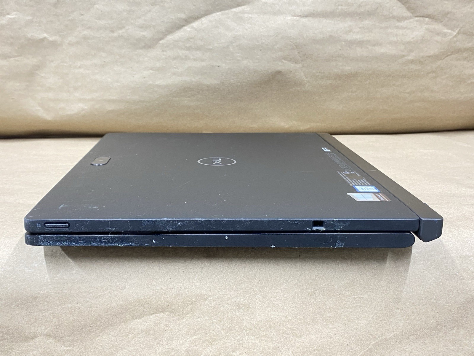 Dell Latitude 7285 – 12″ 2880*1920 – i7-7Y75 – 16GB – 256GB SSD – Win 10 Pro