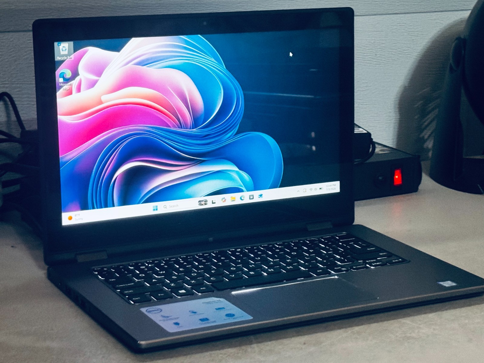 Dell Inspiron 2-in 1 Touch Laptop-Intel i5 6200U-8GB RAM-256GB WIN 11-Excellent