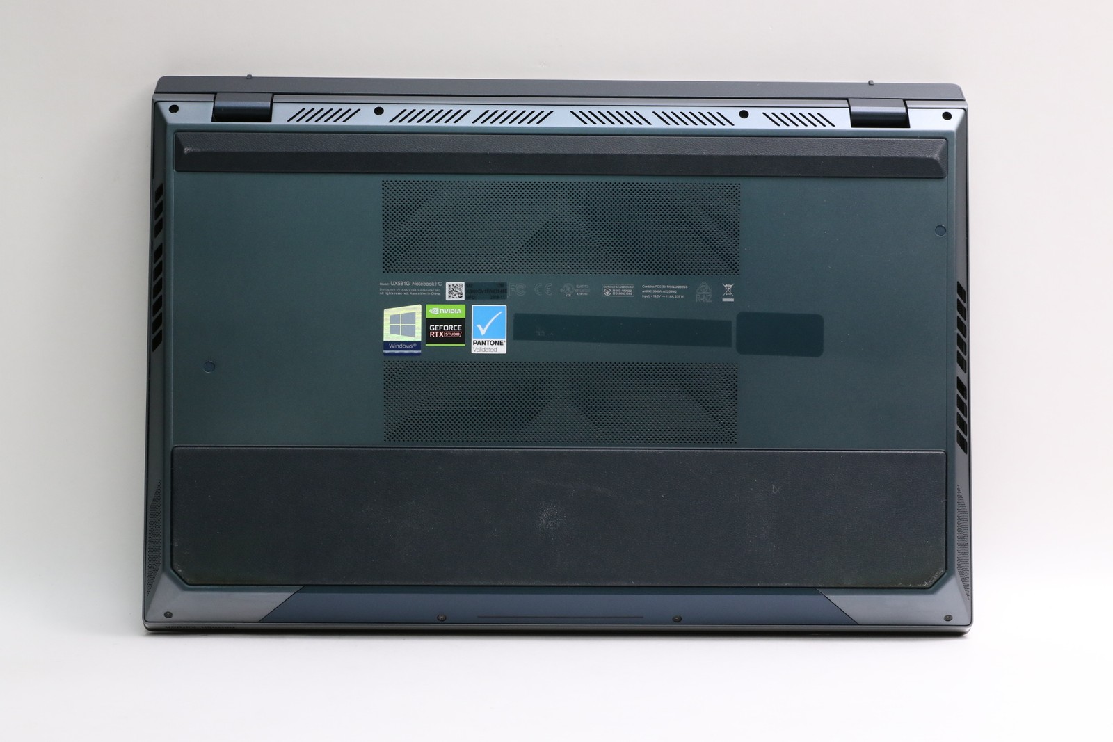 Read! 15″ Asus Zenbook Pro Duo Ux581gv, i7-9750H, 16GB, 1TB SSD, RTX 2060, Touch