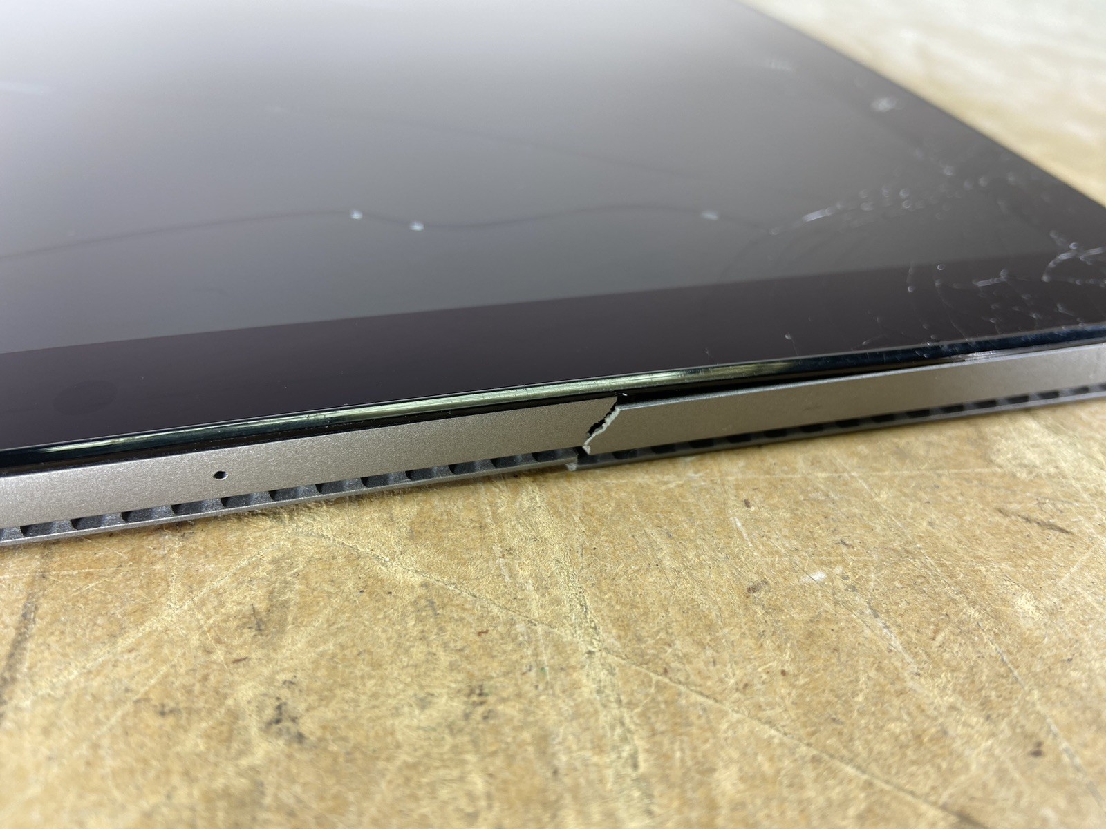 DELL LATITUDE 7200 2-IN-1 i5-8365U @ 1.60GHz, 8GB RAM, NO HDD/OS – (FOR PARTS)