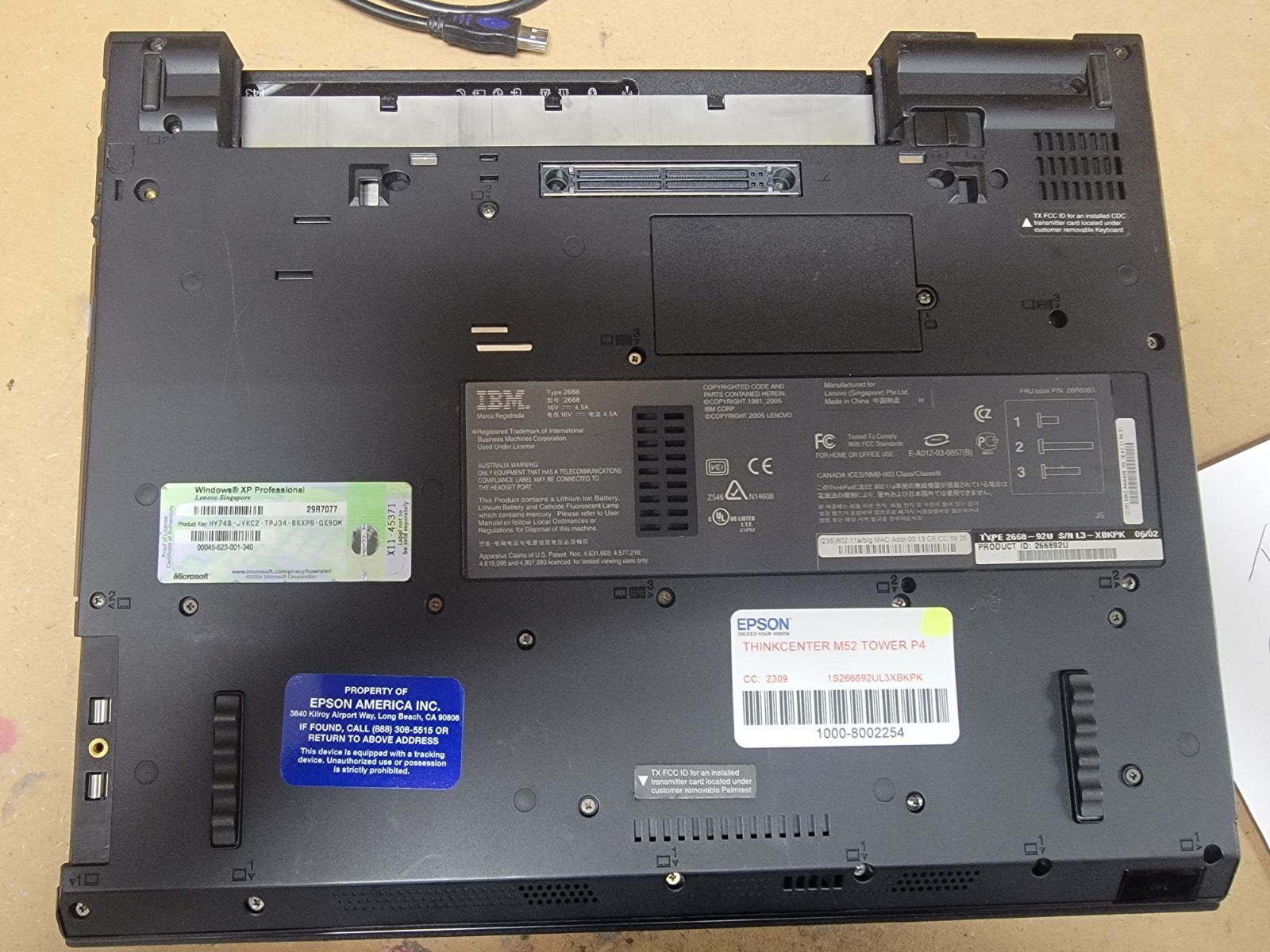 IBM Thinkpad 15″ T43 – Pent M 2.00Ghz – 1GB Ram – NO HDD NO BATTERY – FOR PARTS